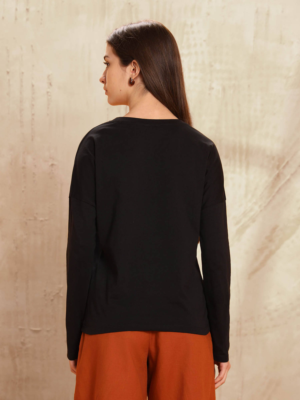 Women Black Solid Regular Fit T-Shirt | PW43 - view 5