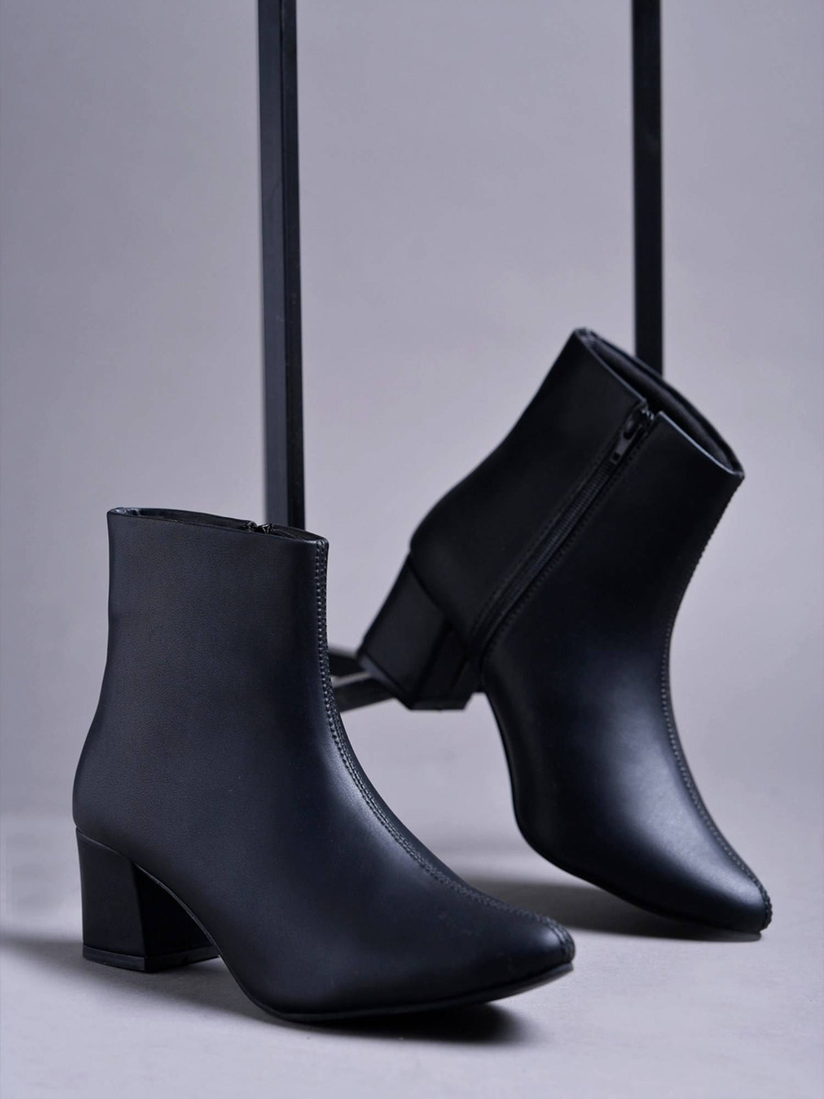 Smart Casual Zip Detailed Black Casual Boots for Women | BT61 - view 4