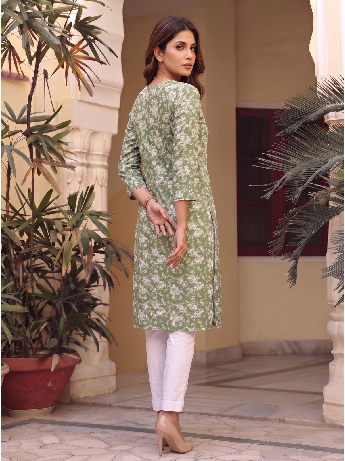 Women Green Floral Printed Kurta | FY93 - view 2