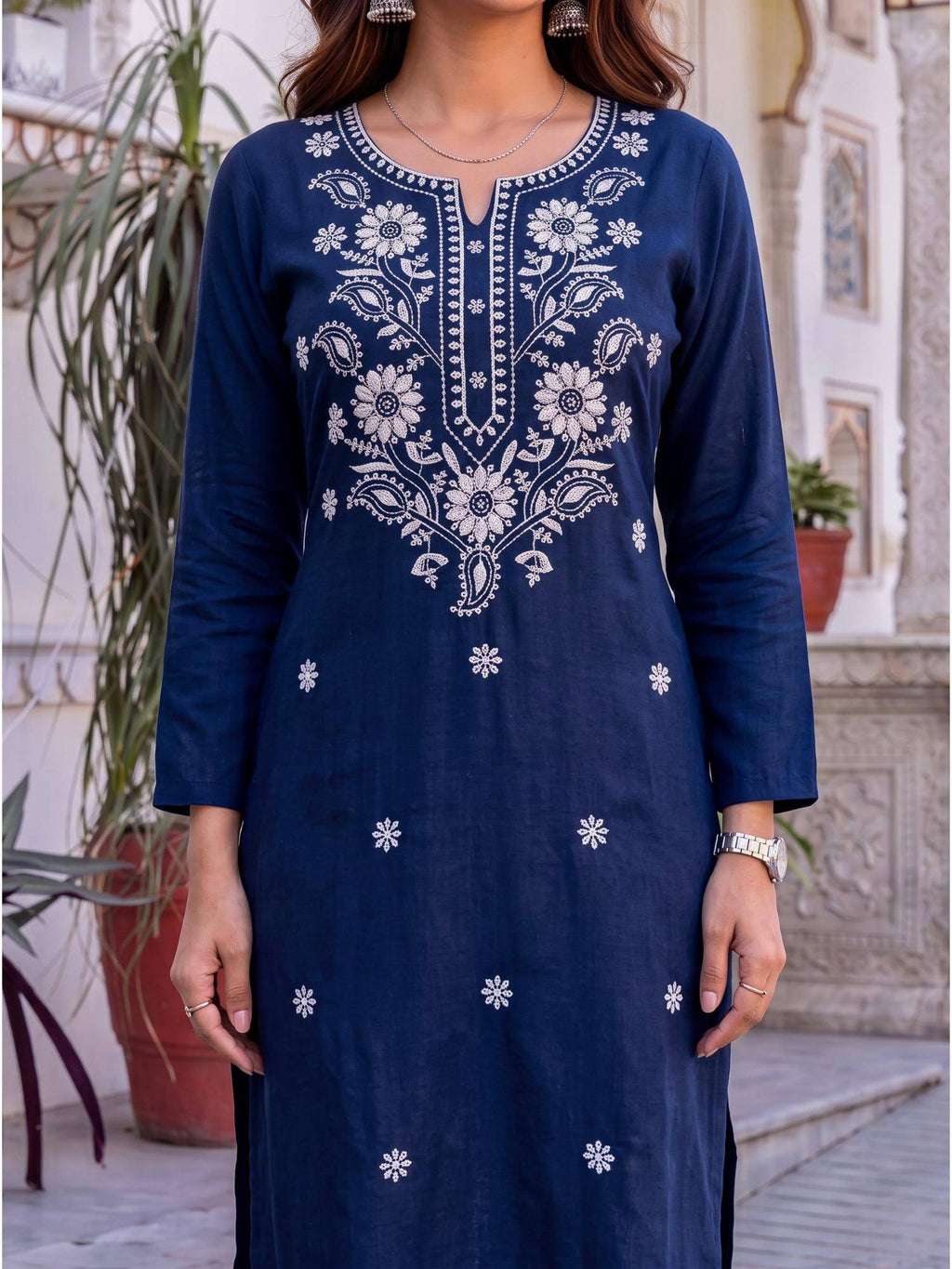 Women Navy Blue Floral Embroidered Kurta | FY93 - view 5