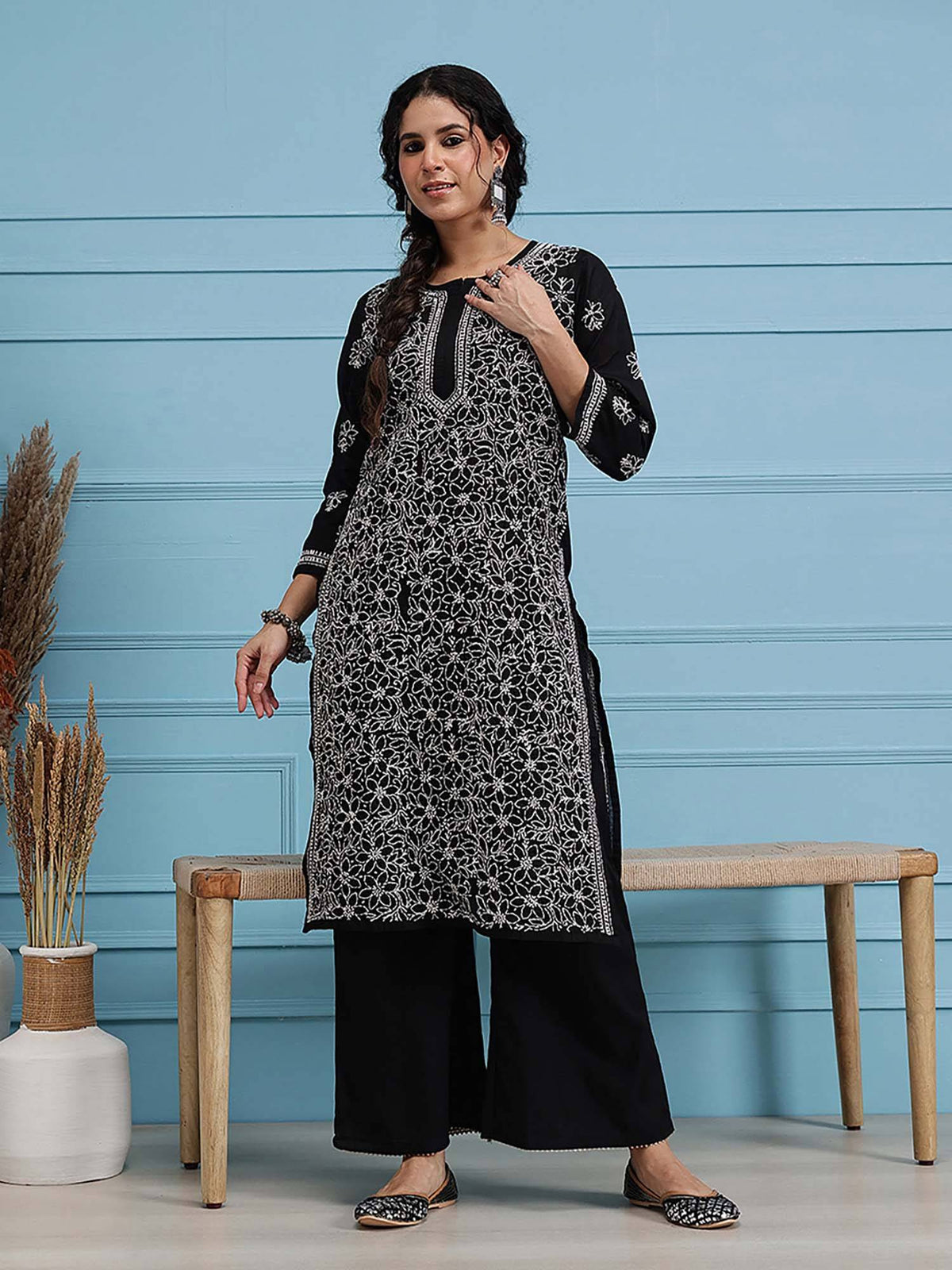 Hand Embroidered White Cotton Lucknowi Chikan Kurta (XS) (A411181) | KDG - view 44