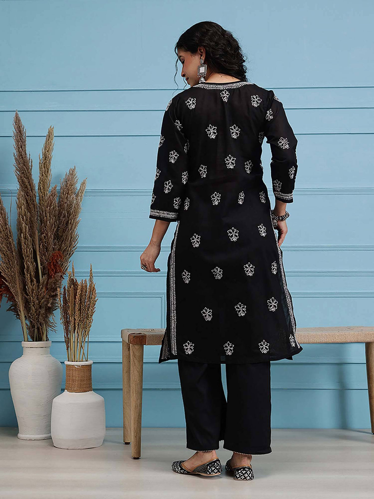 Hand Embroidered White Cotton Lucknowi Chikan Kurta (XS) (A411181) | KDG - view 45