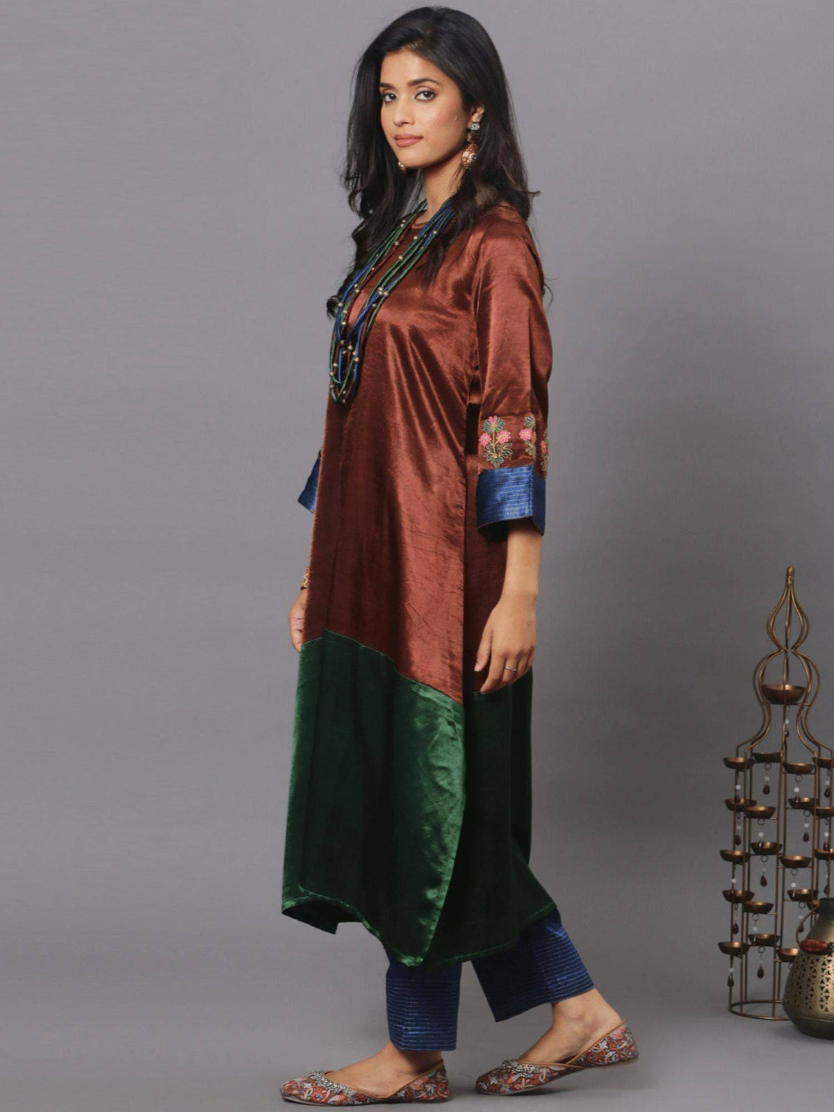 Color Block Mashru Silk Embroidered Sleeves Kurta | KDG - view 2