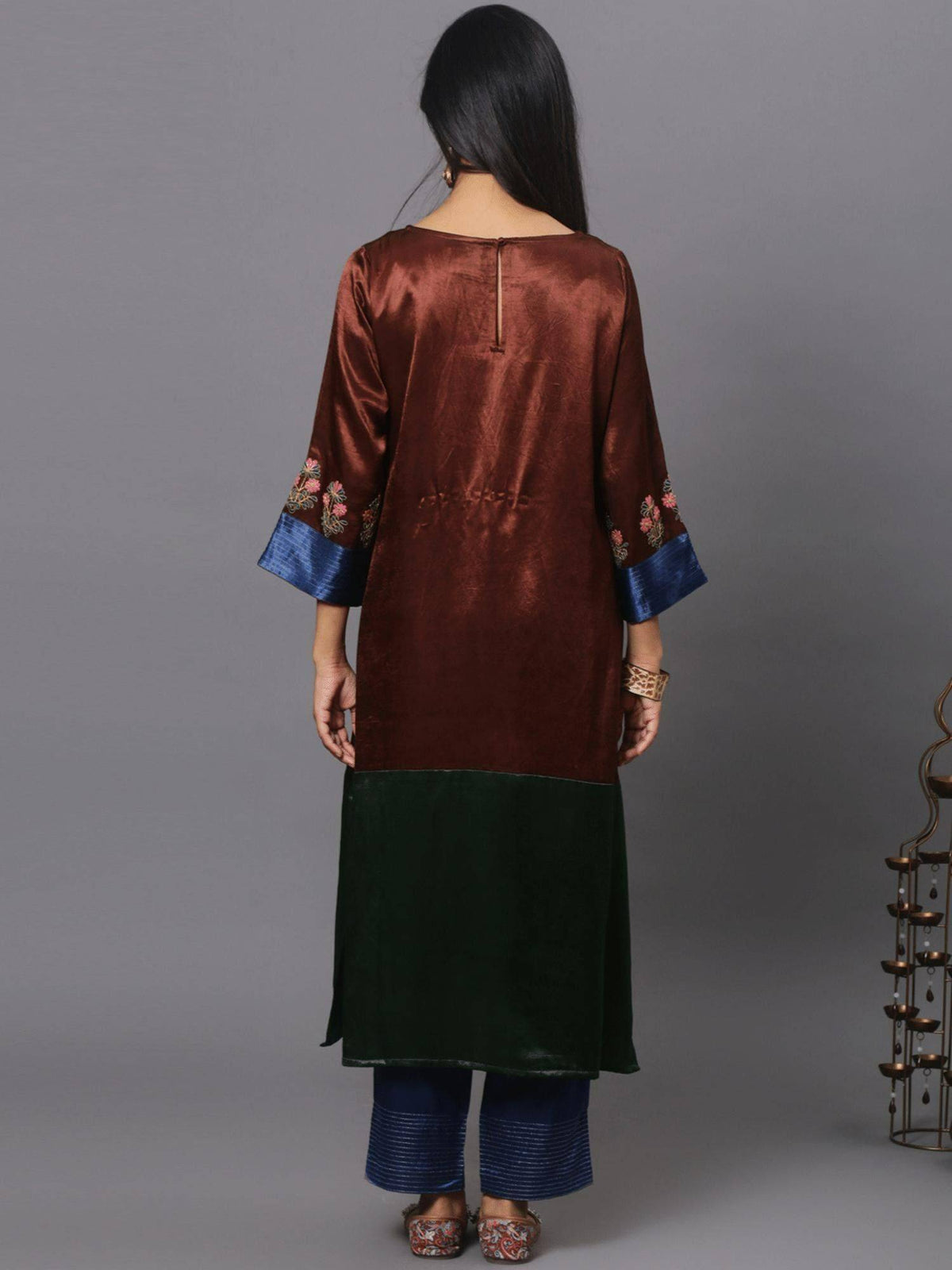 Color Block Mashru Silk Embroidered Sleeves Kurta | KDG - view 3