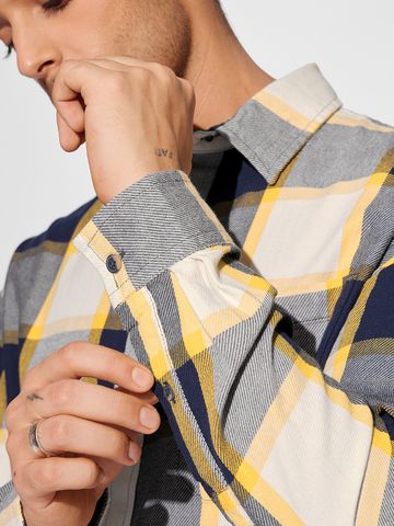 Buy Plaid: Navy, Beige Men Relaxed Shirts Online C76
