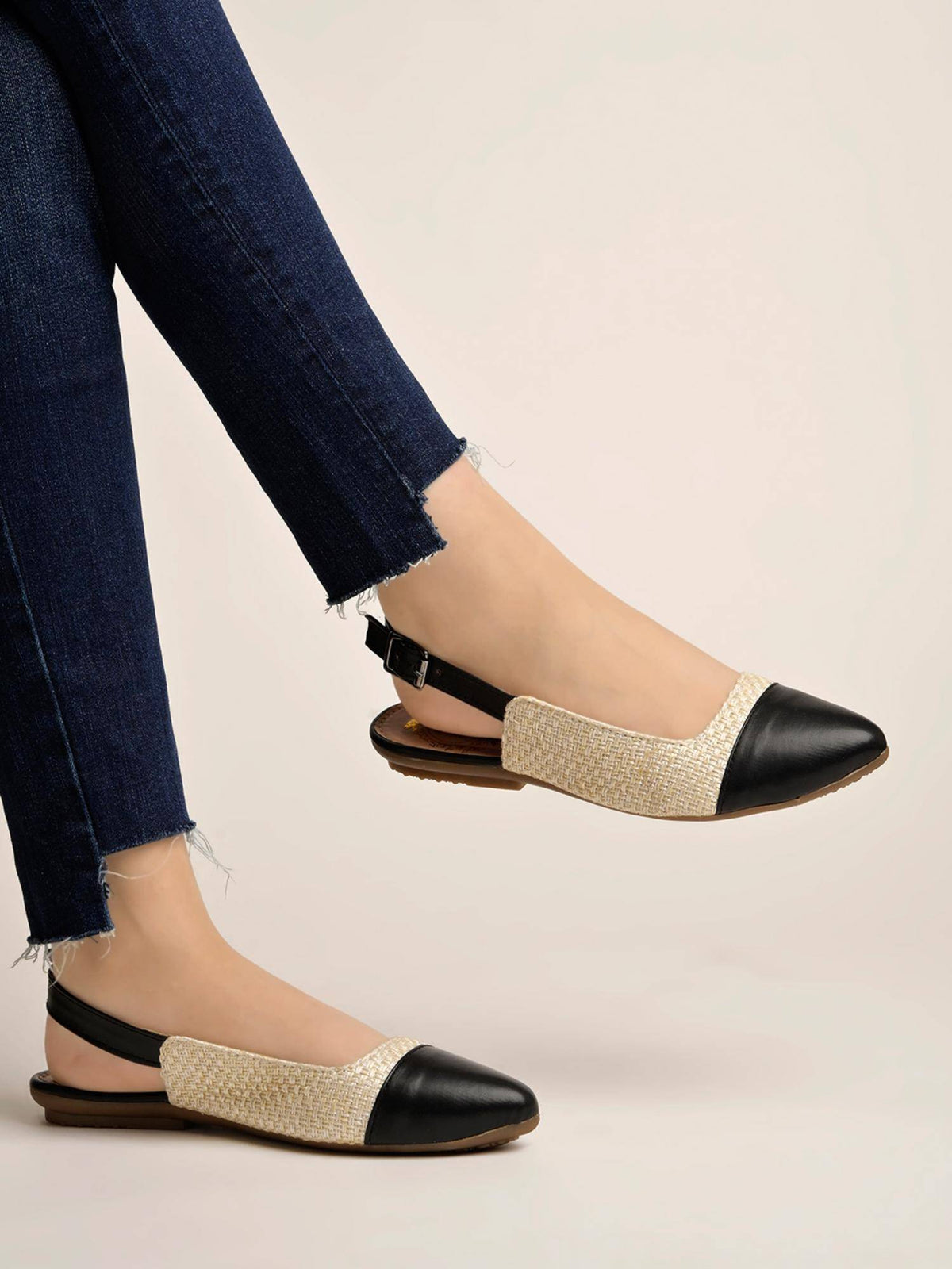 Women's White Colourblocked Buckles Mules Flats | F61 - view 17