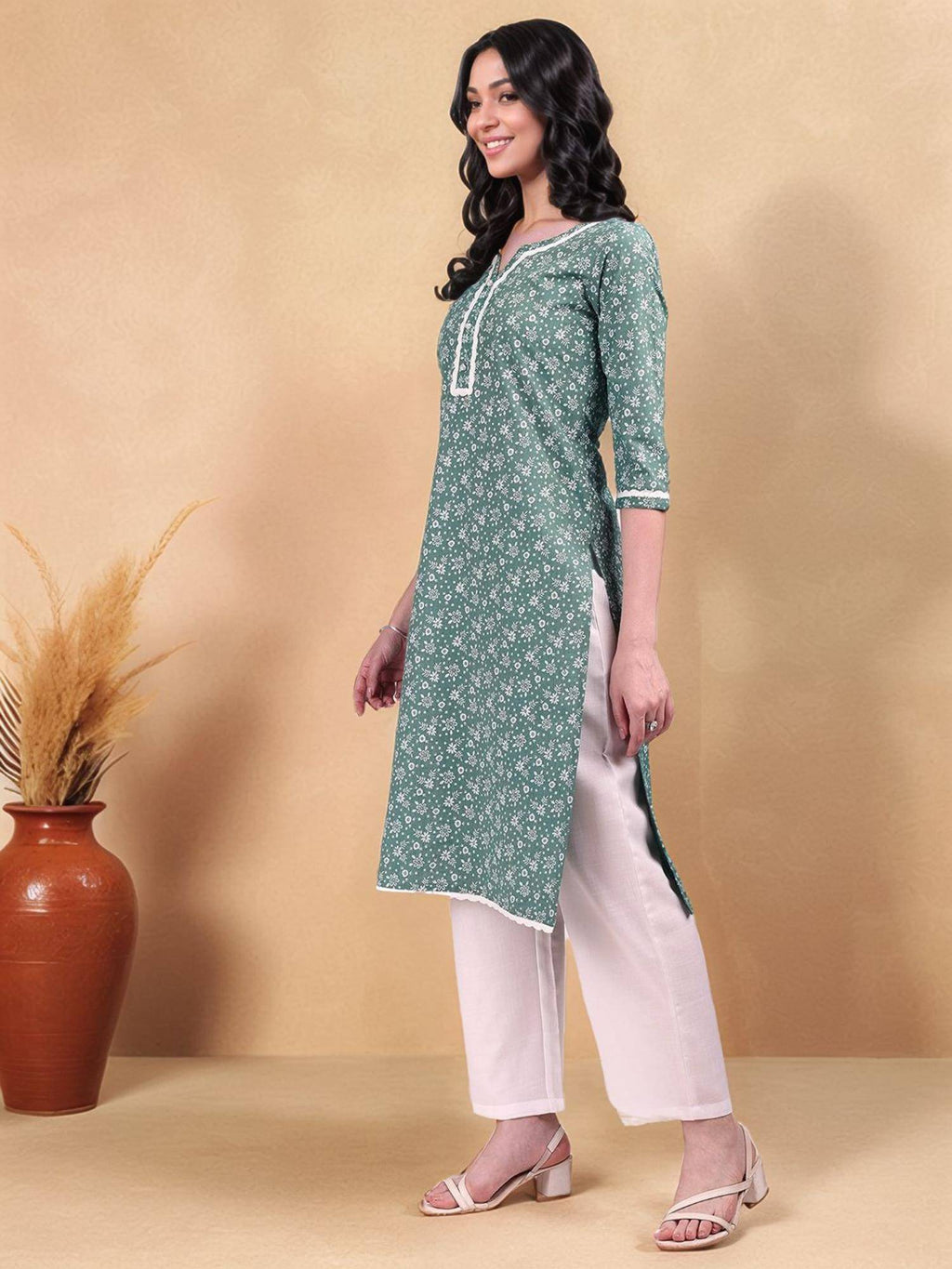 Womens Green Floral Printed Cotton Blend Straight Kurta | U3S - view 3