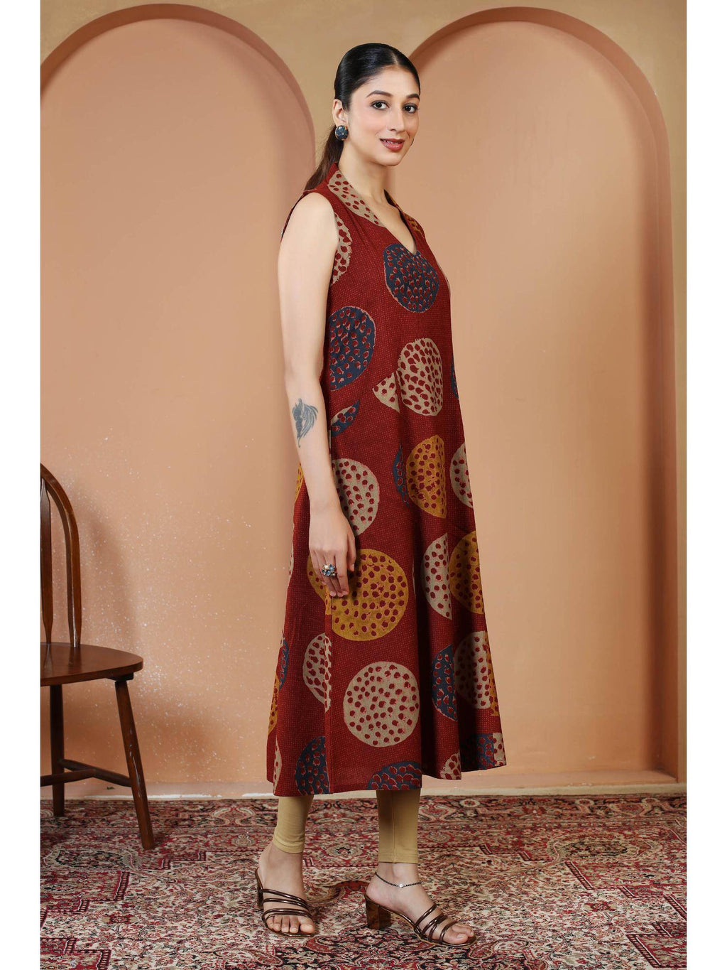 Maroon Printed Cotton A-Line Sleeveless V-Neck Kurta | U3S - view 3