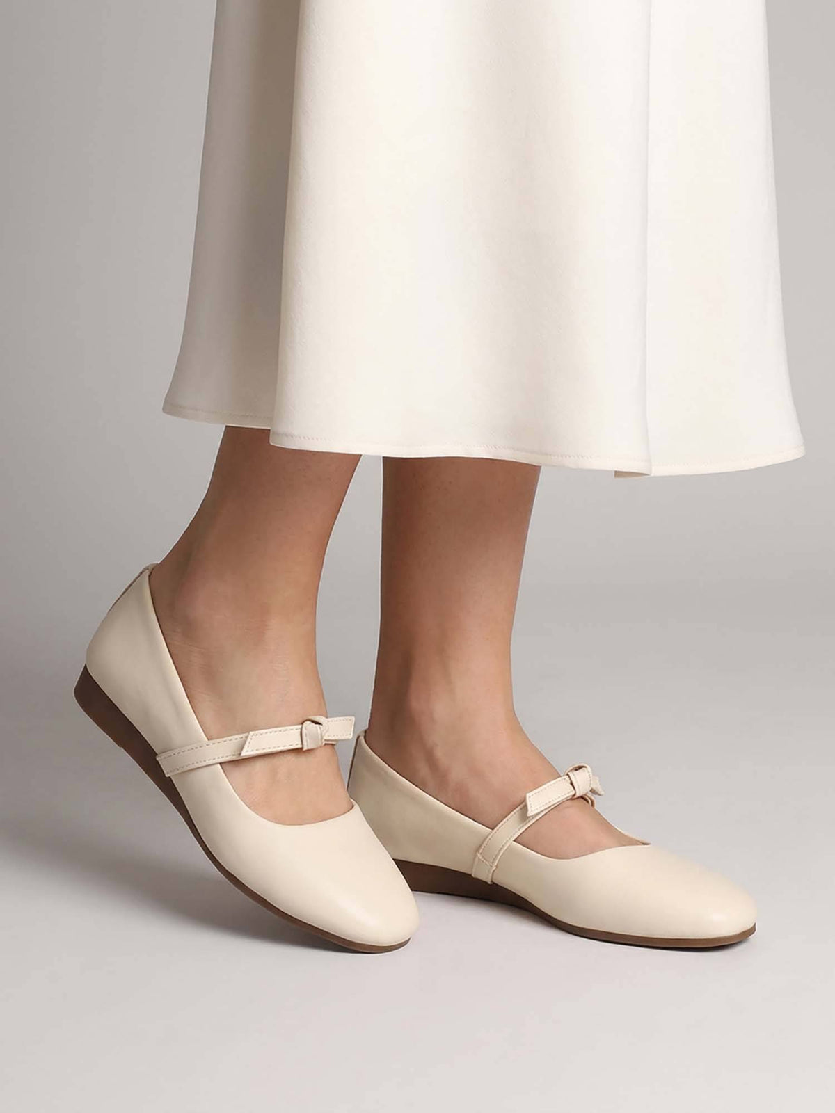 Womens Beige Elegant Bow Details Round Toe Ballerina | F61 - view 17