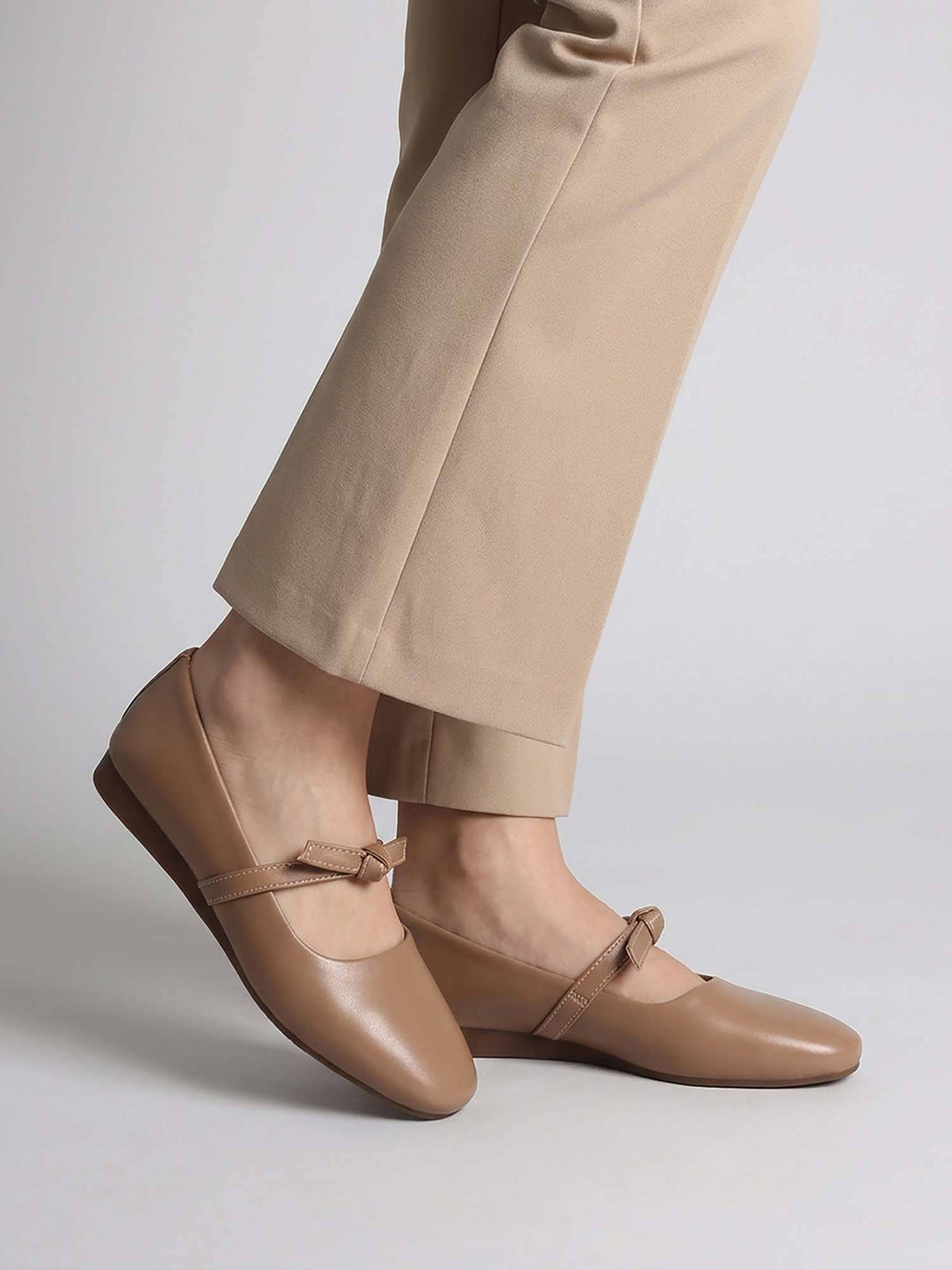 Womens Maroon Elegant Bow Details Round Toe Ballerina | F61 - view 9