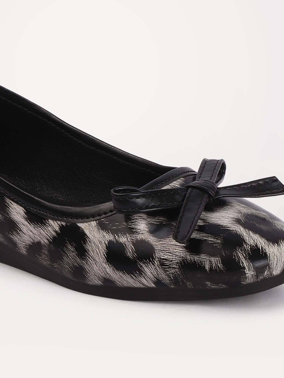 Womens Off White Trendy Animal Print Design Bows Ballerina | F61 - view 3