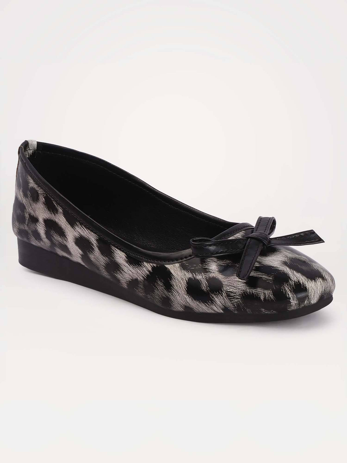 Womens Off White Trendy Animal Print Design Bows Ballerina | F61 - view 4