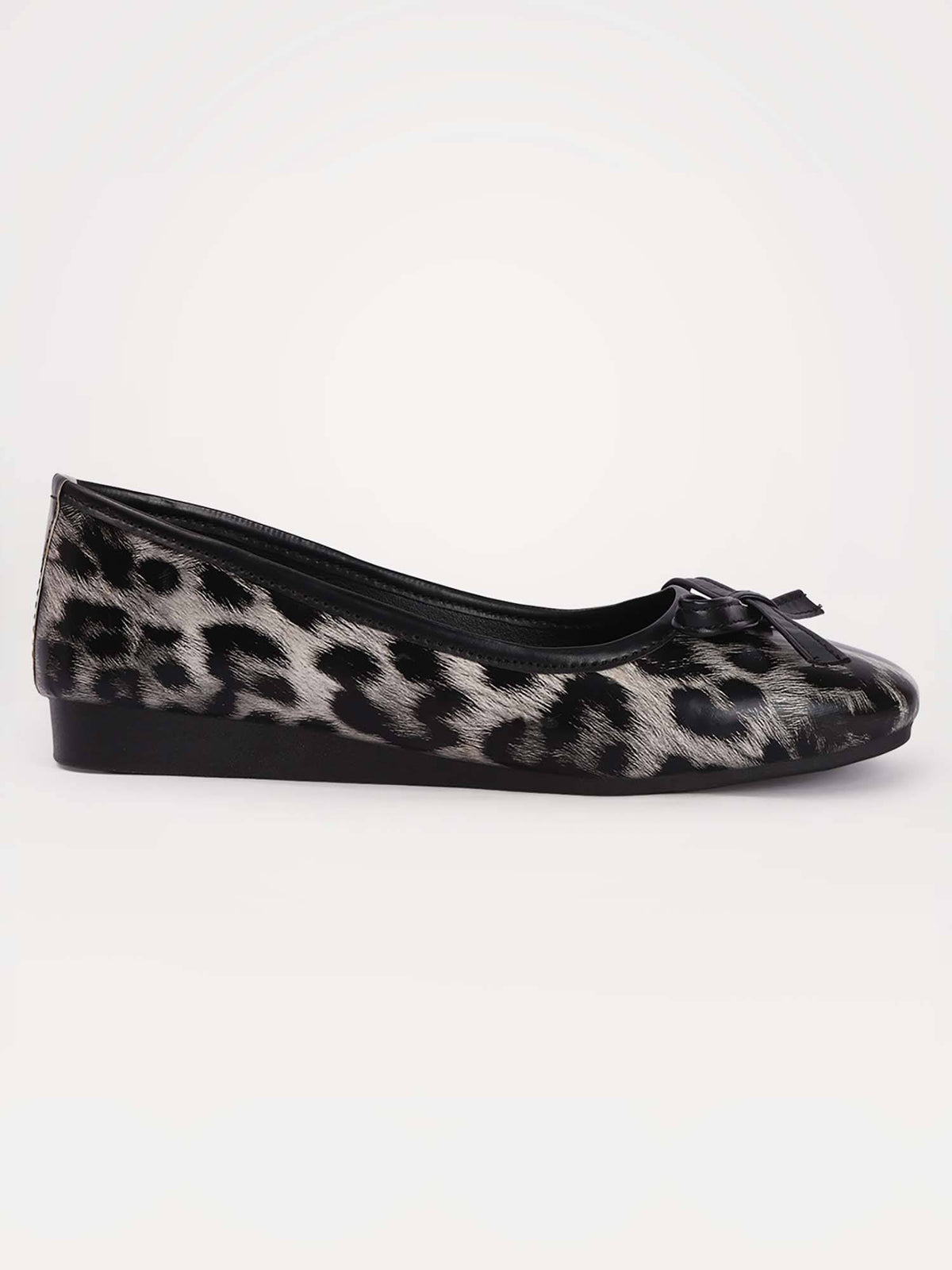 Womens Off White Trendy Animal Print Design Bows Ballerina | F61 - view 5