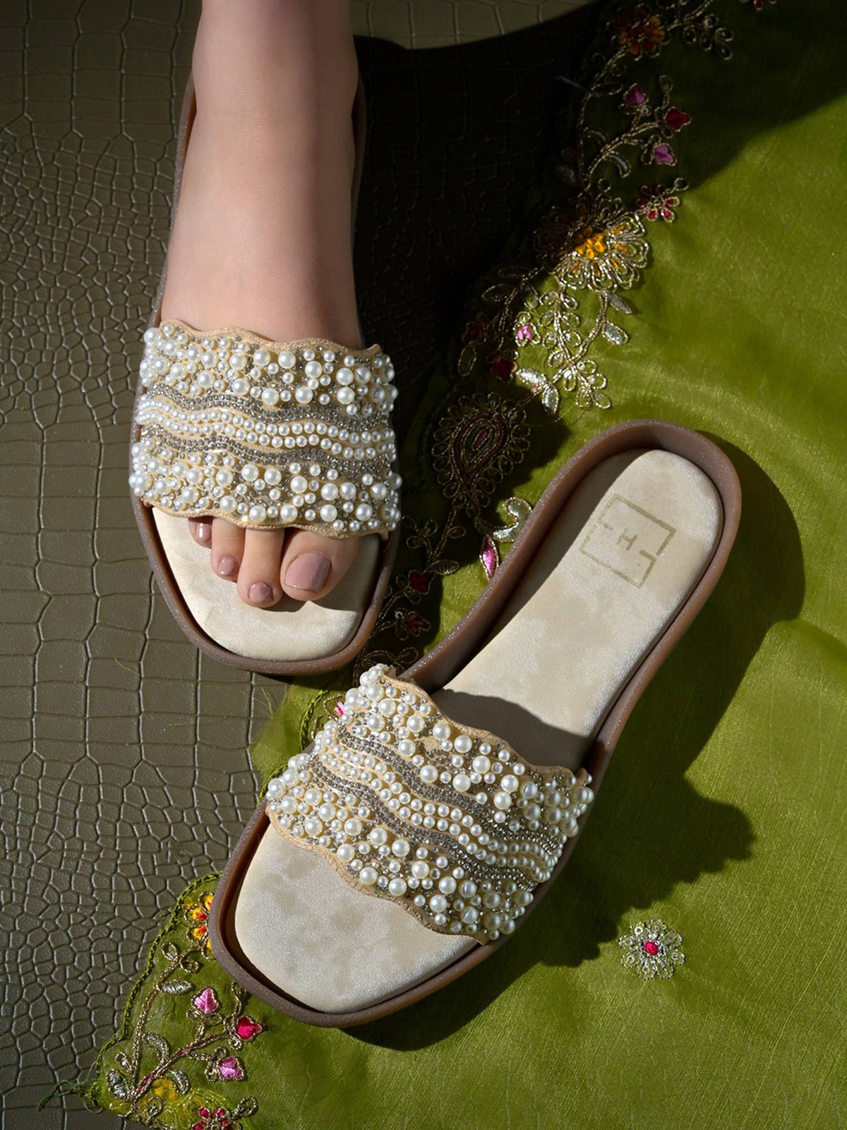 Women White Flats | F61 - view 4