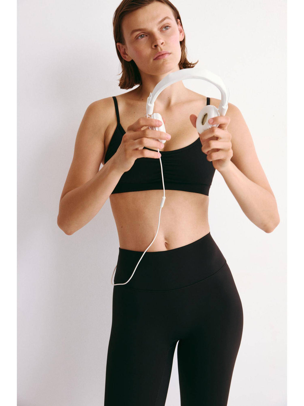 Women Black Medium Support Sports Bra With Sculptmove | sb09 - view 2