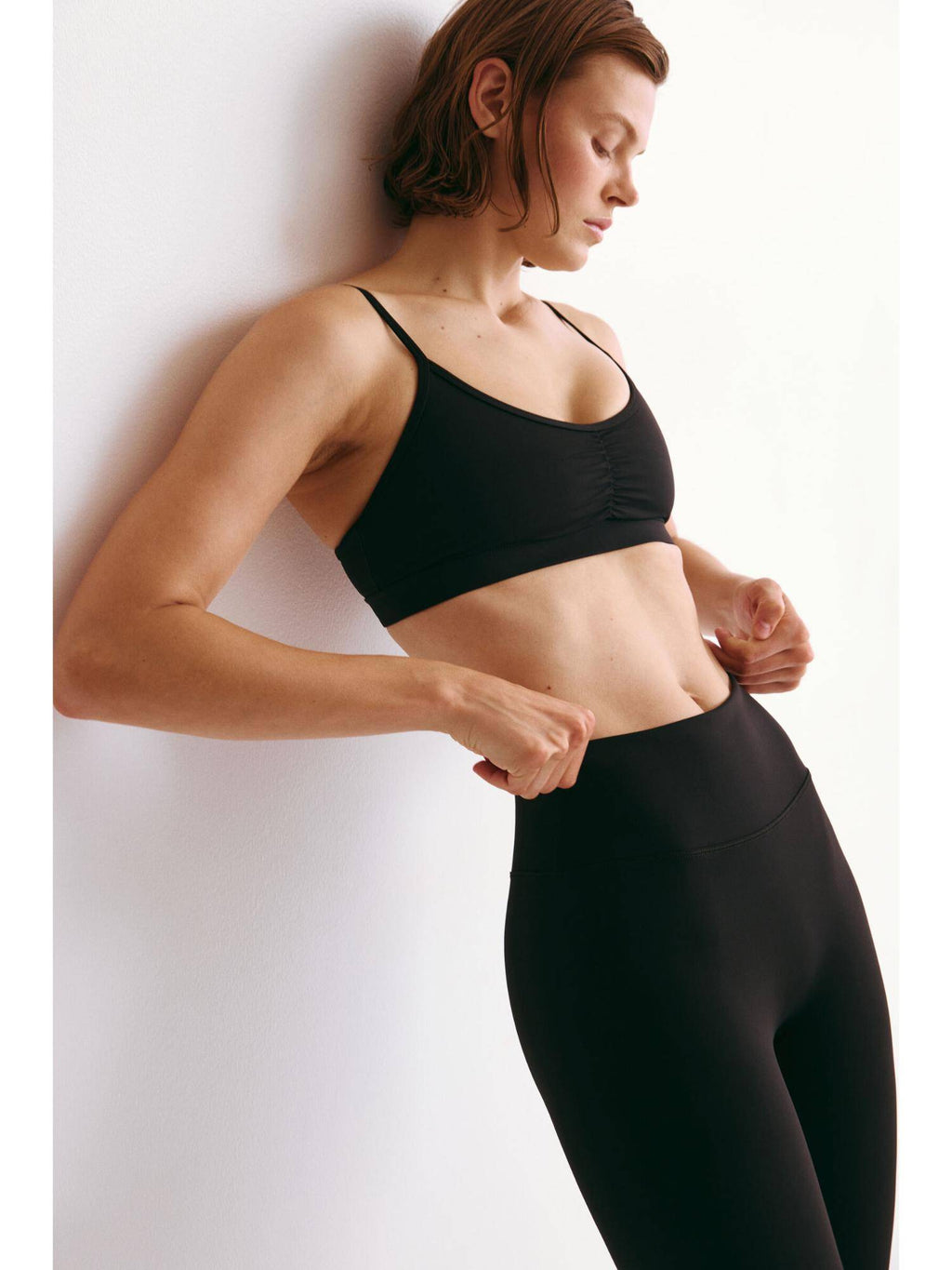 Women Black Medium Support Sports Bra With Sculptmove | sb09 - view 3