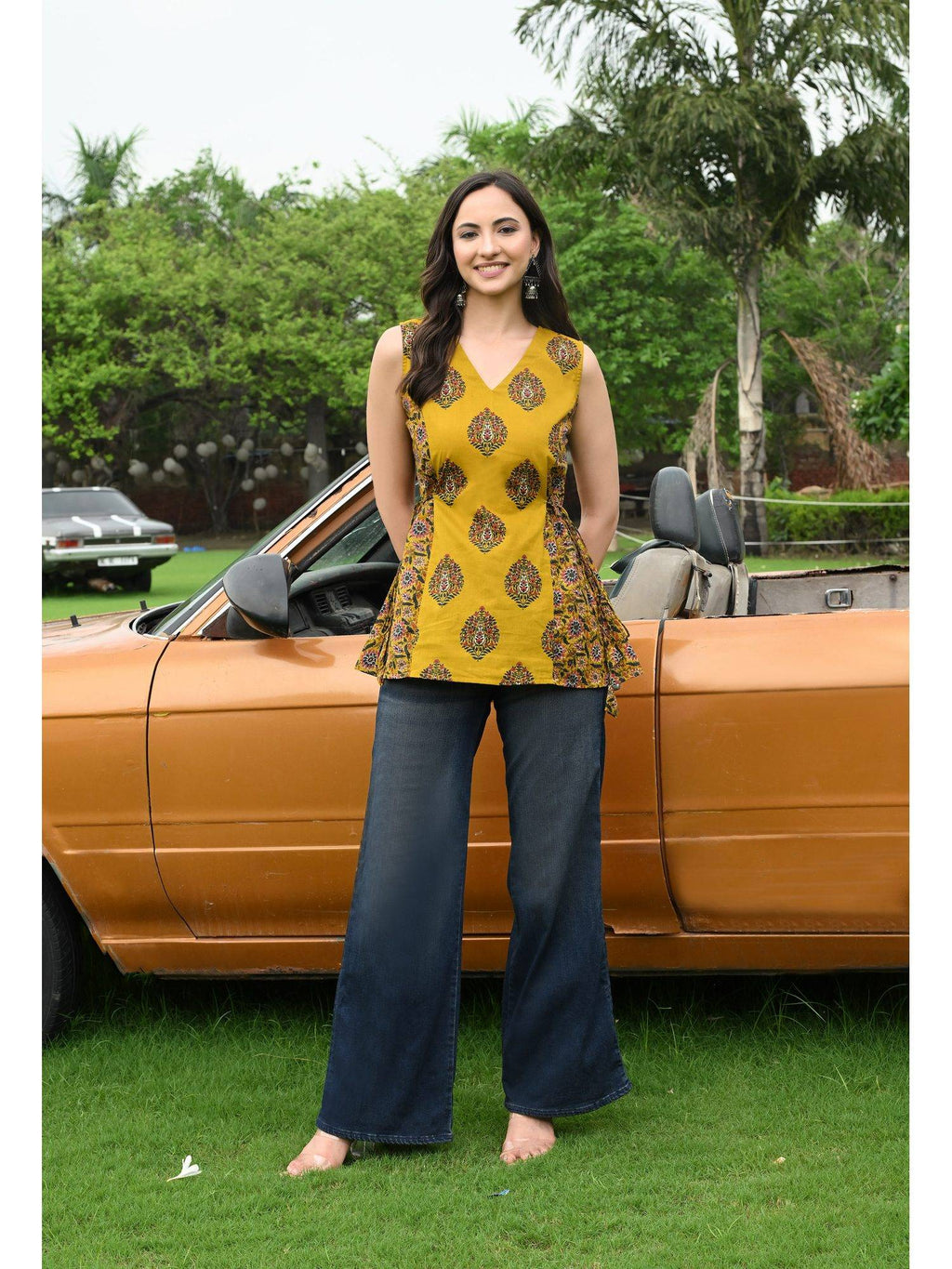 Women Cotton Printed V-Neck Hip Length Sleeveless A-Line Kurta | FY93 - view 3