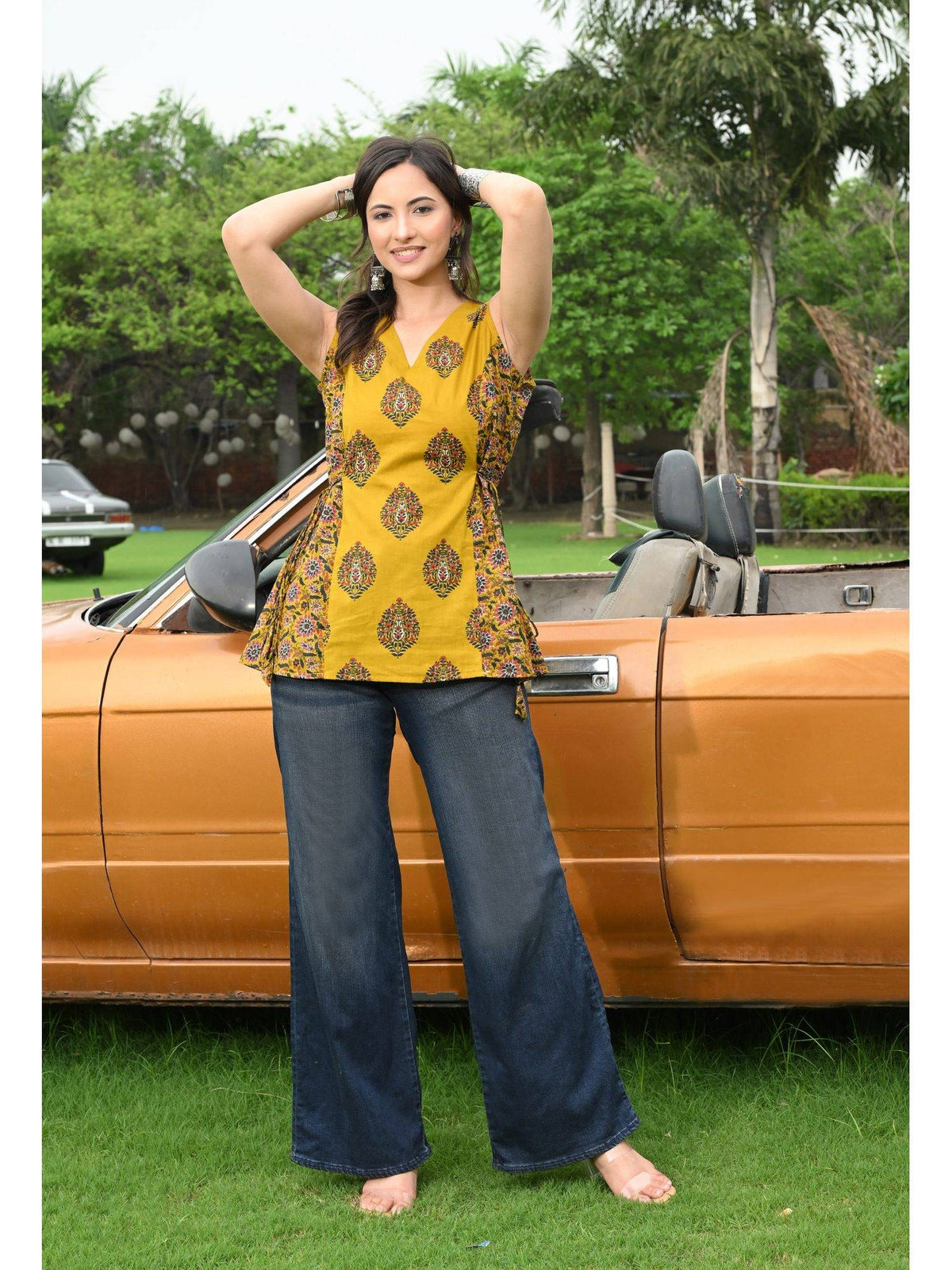 Women Cotton Printed V-Neck Hip Length Sleeveless A-Line Kurta | U3S - view 5