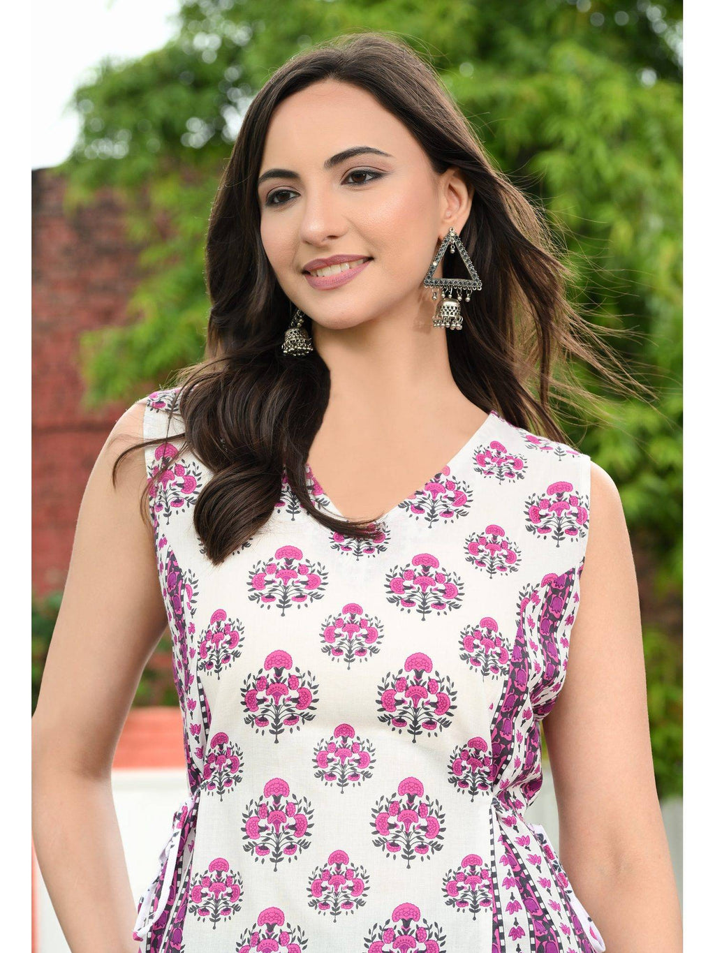 Women Rayon Printed V-Neck Hip Length Sleeveless A-Line Kurta | FY93 - view 5