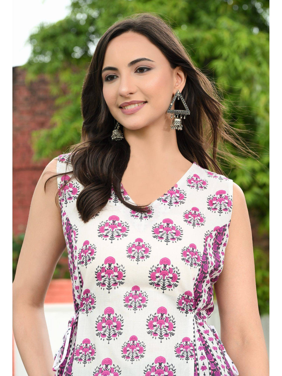 Women Rayon Printed V-Neck Hip Length Sleeveless A-Line Kurta | U3S - view 5