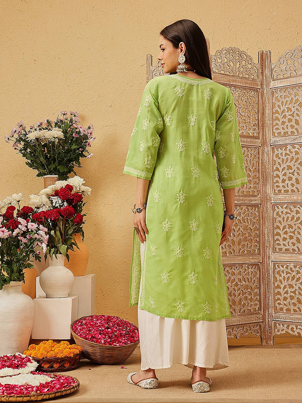 Hand Embroidered White Cotton Lucknowi Chikan Kurta (XS) (A411181) | KDG - view 38