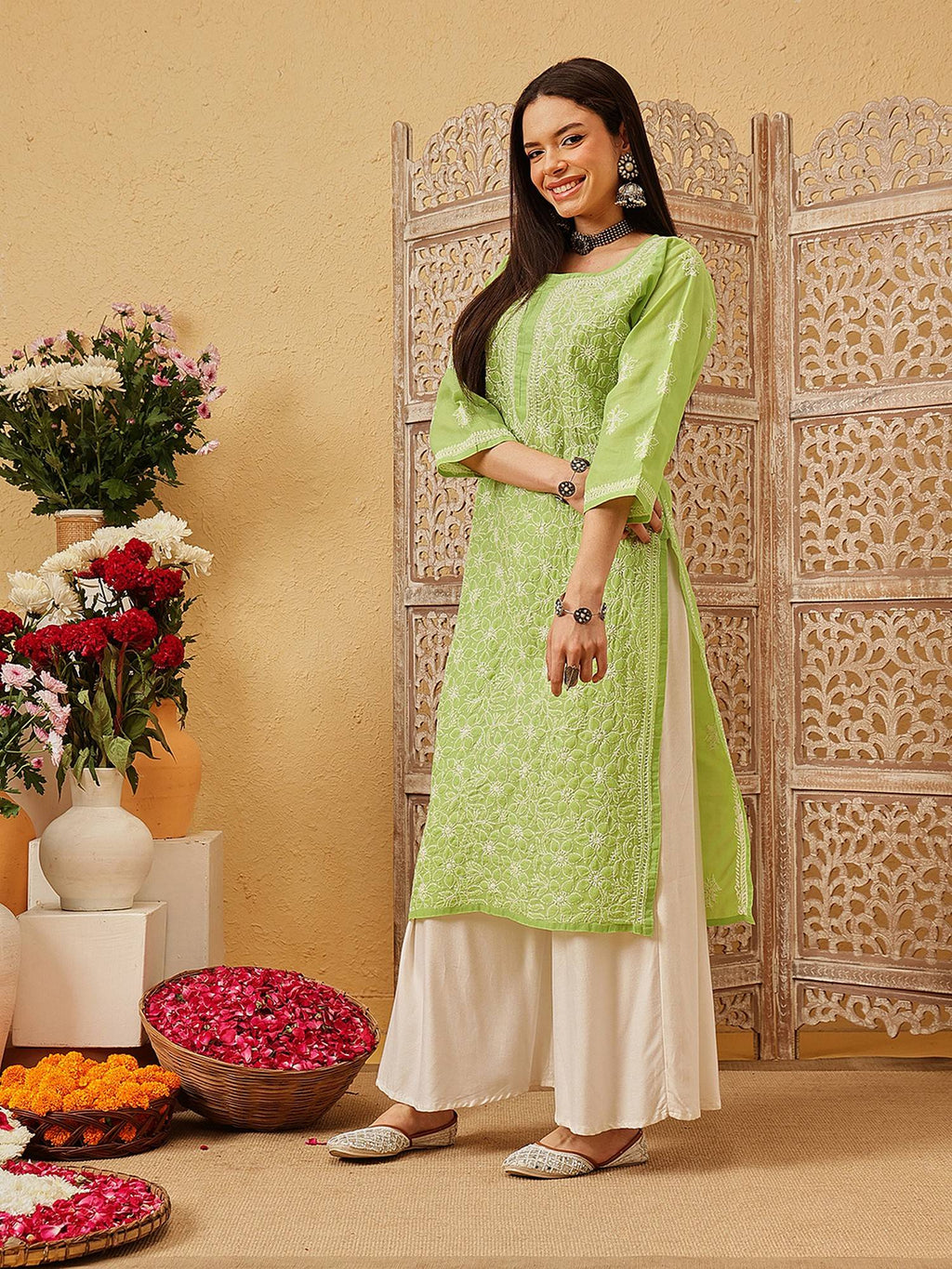 Hand Embroidered White Cotton Lucknowi Chikan Kurta (XS) (A411181) | KDG - view 39