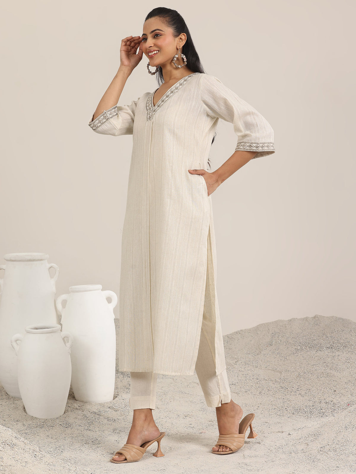 Libas Off White Solid Cotton Blend Straight Kurta