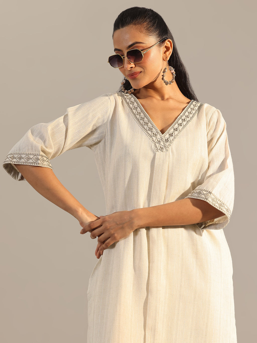Libas Off White Solid Cotton Blend Straight Kurta