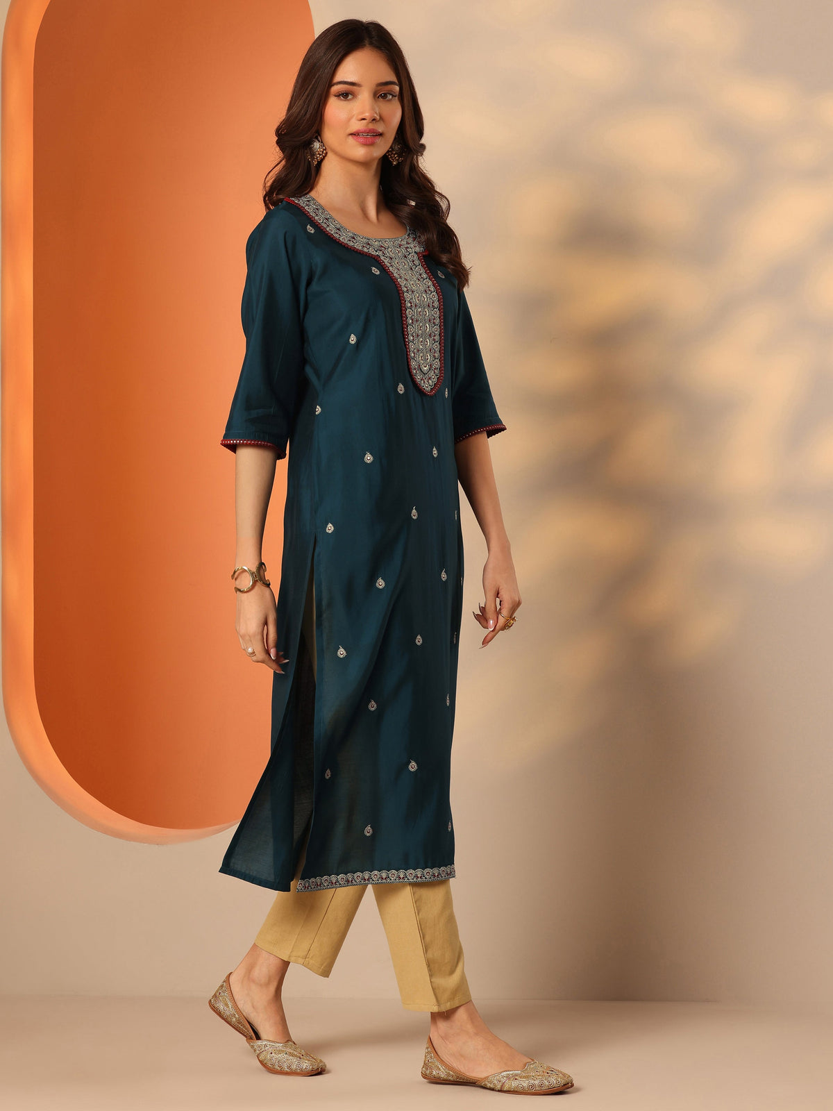 Gerua Teal Embroidered Silk Blend Straight Kurta