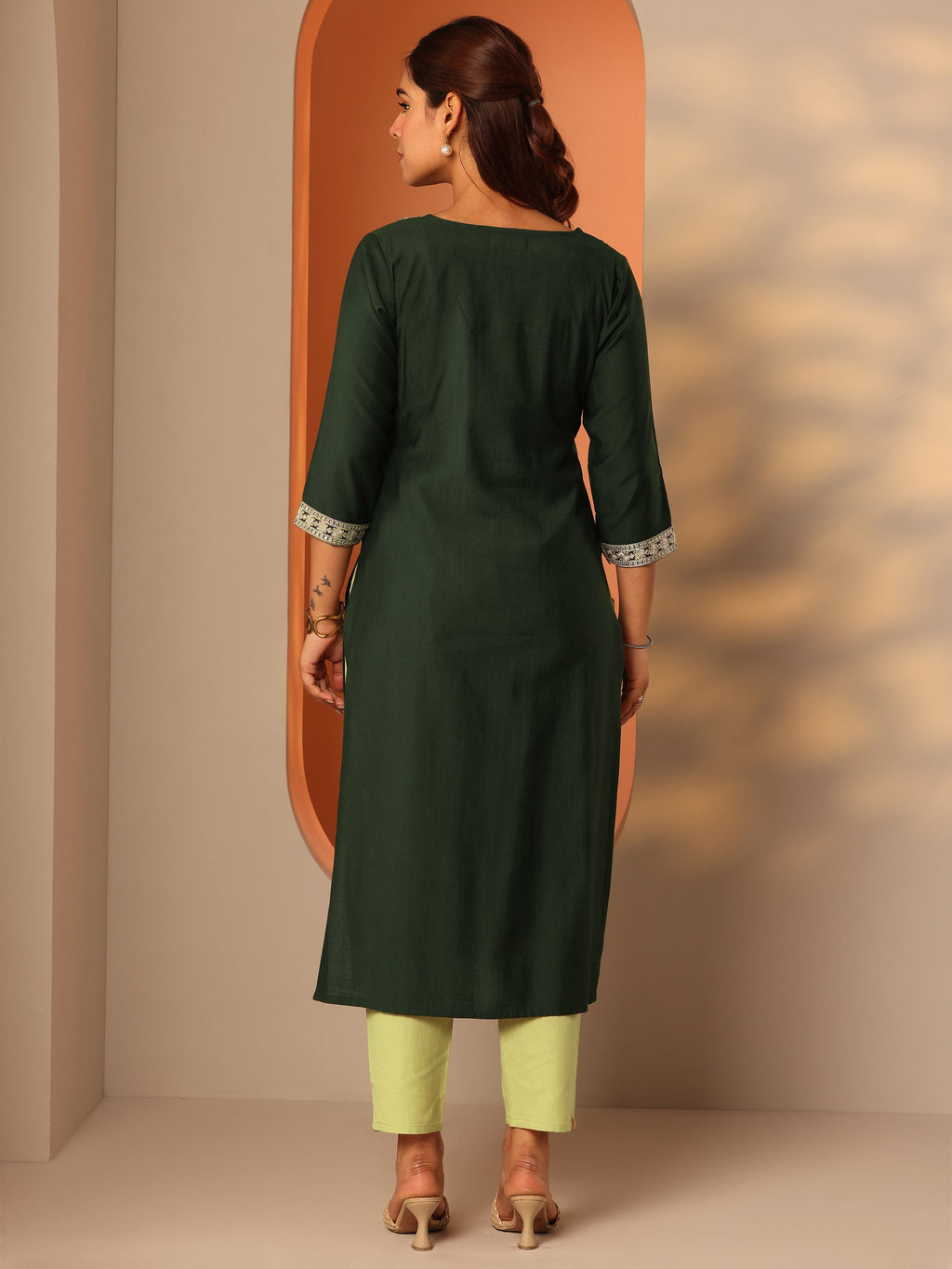 Gerua Green Embroidered Silk Blend Straight Kurta