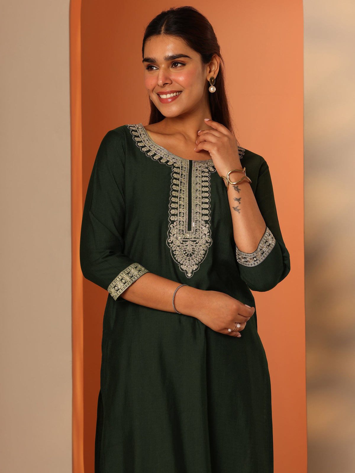 Gerua Green Embroidered Silk Blend Straight Kurta