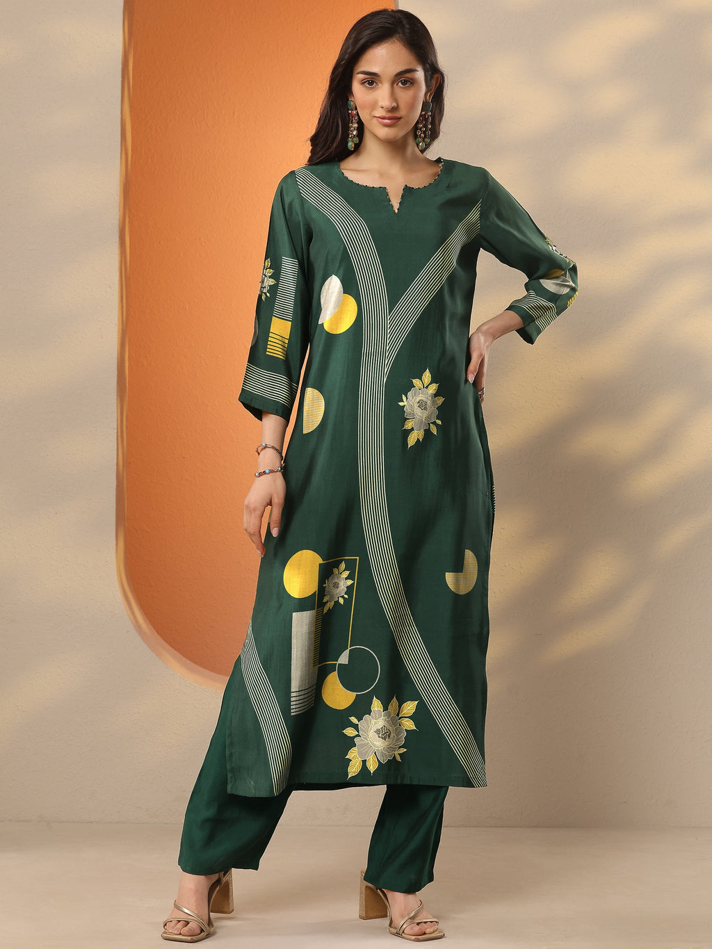 Gerua Green Printed Silk Blend Straight Kurta