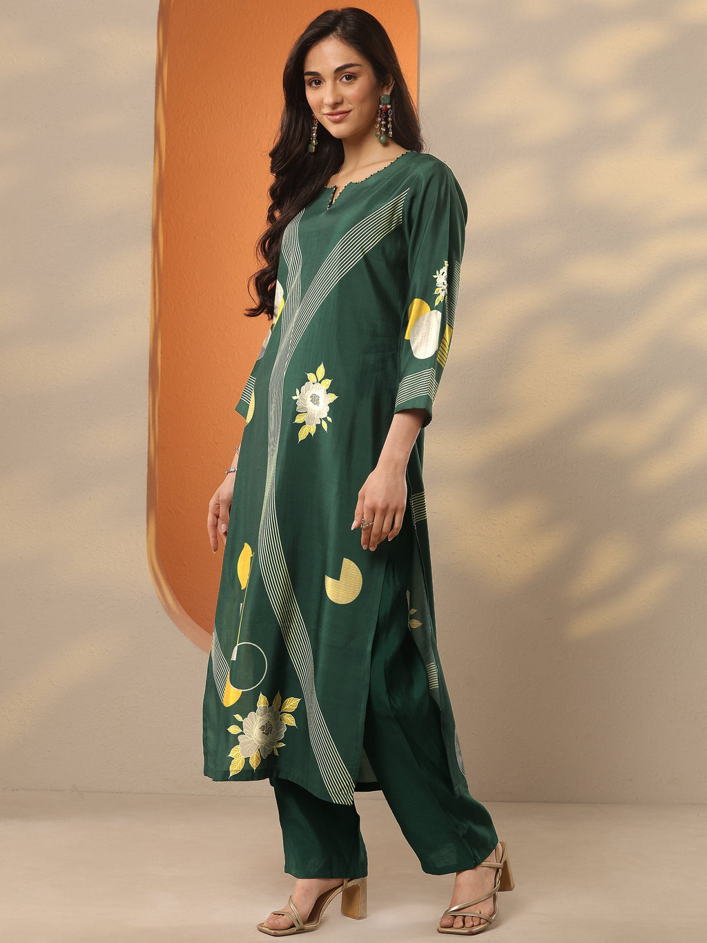 Gerua Green Printed Silk Blend Straight Kurta
