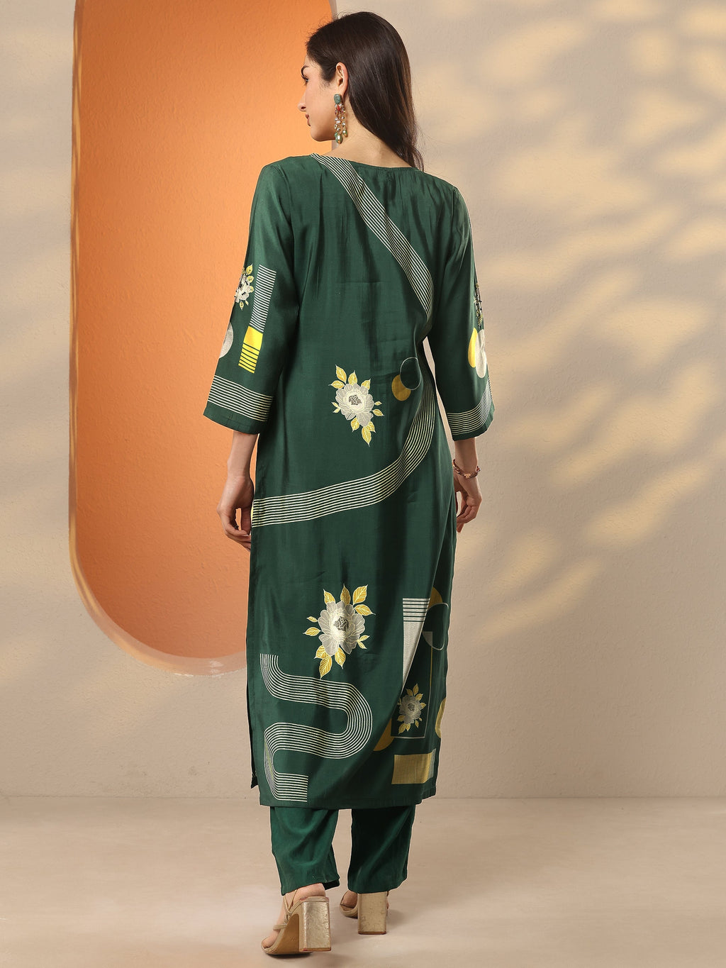Gerua Green Printed Silk Blend Straight Kurta