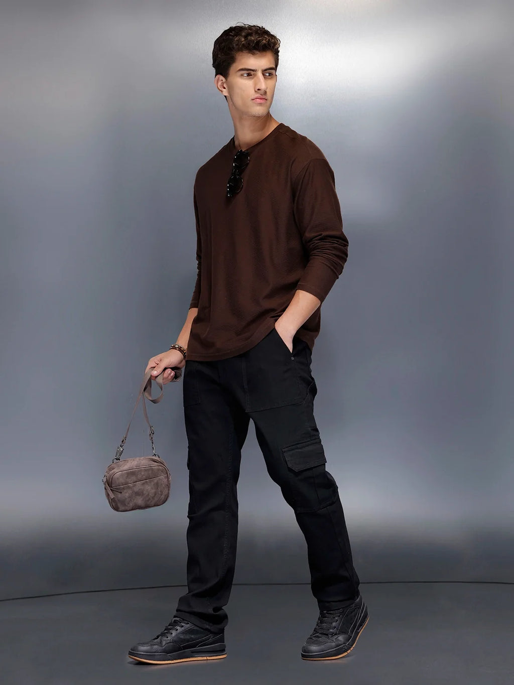 Men’s solid black cargo trouser | Black