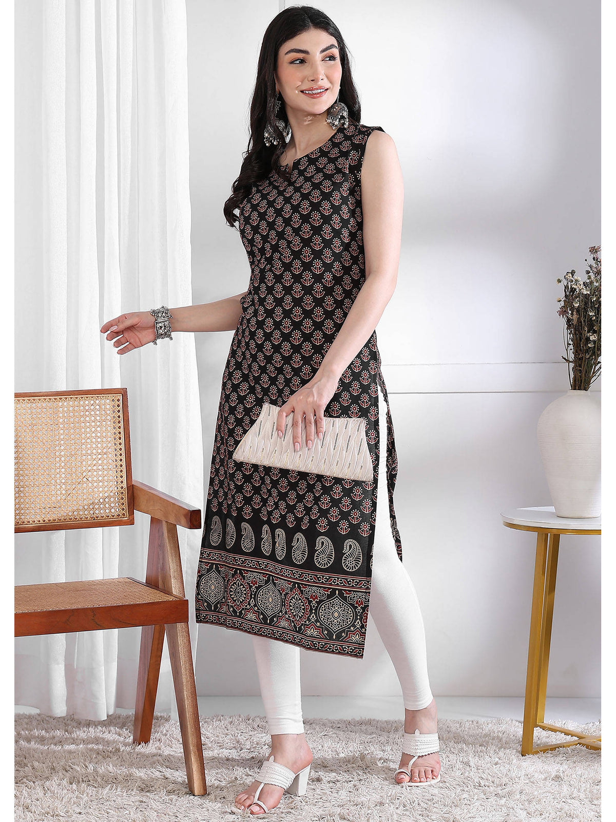Women Black Floral Kurta | U3S - view 6