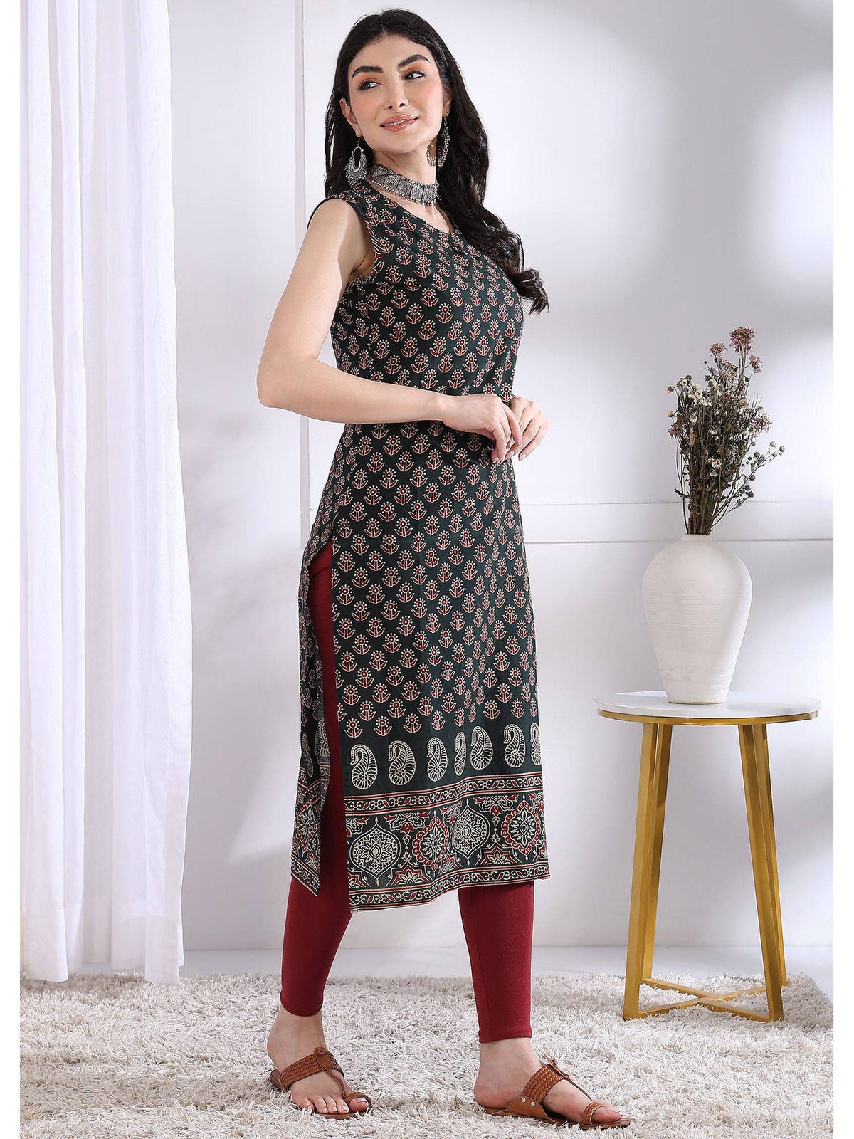 Women Maroon Floral Kurta | KDG - view 28