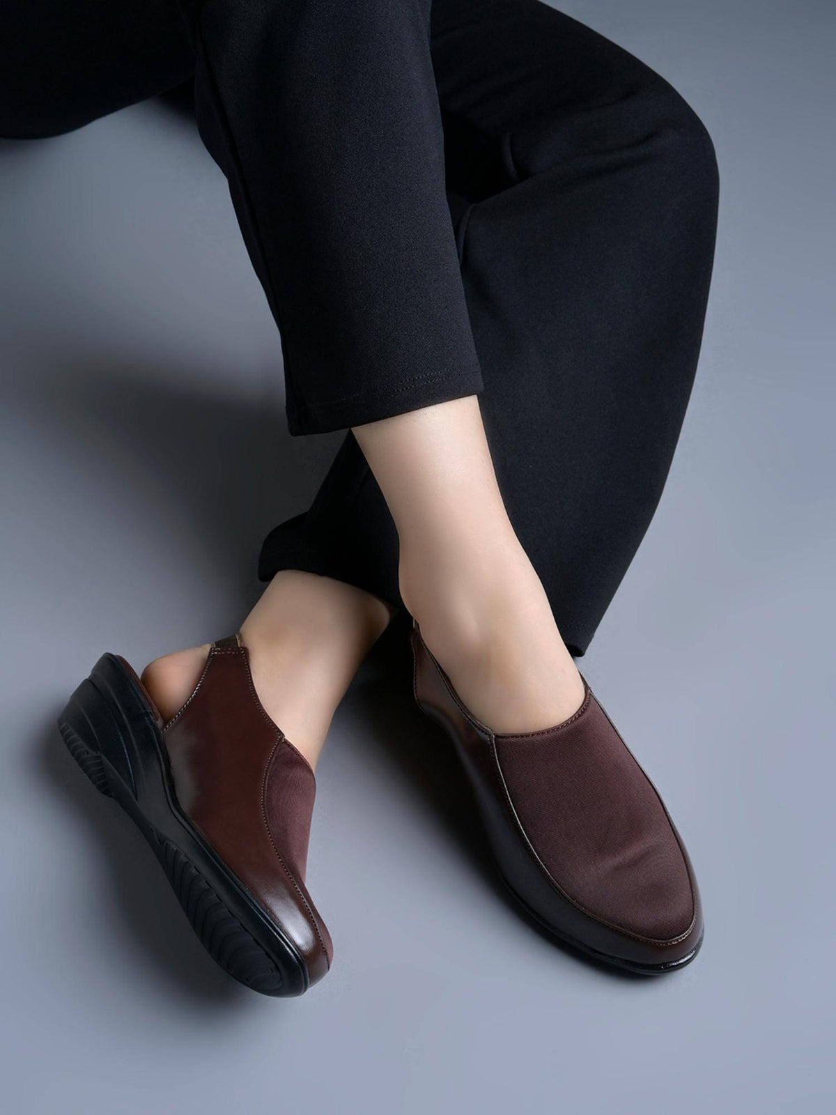 Women’s Brown Closed-Toe Slingback Block Sanadals Heels | H78 - view 1