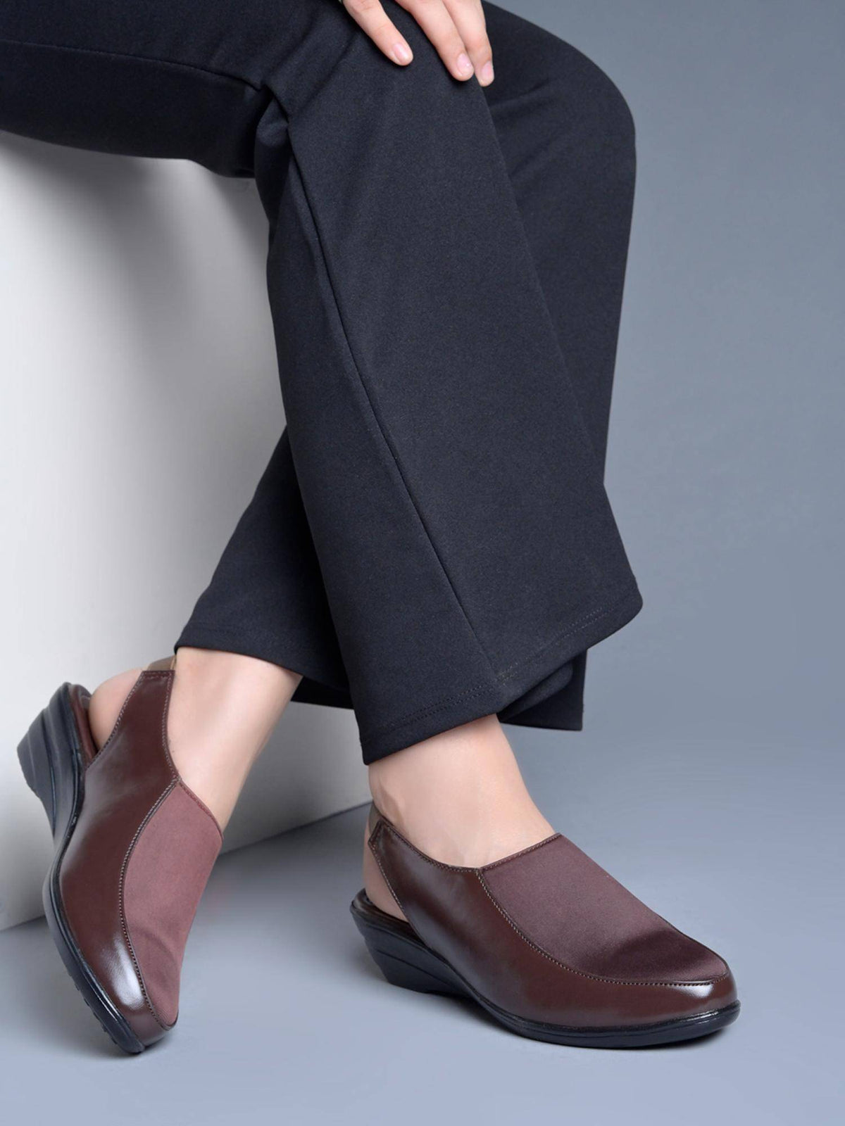 Women’s Brown Closed-Toe Slingback Block Sanadals Heels | H78 - view 3