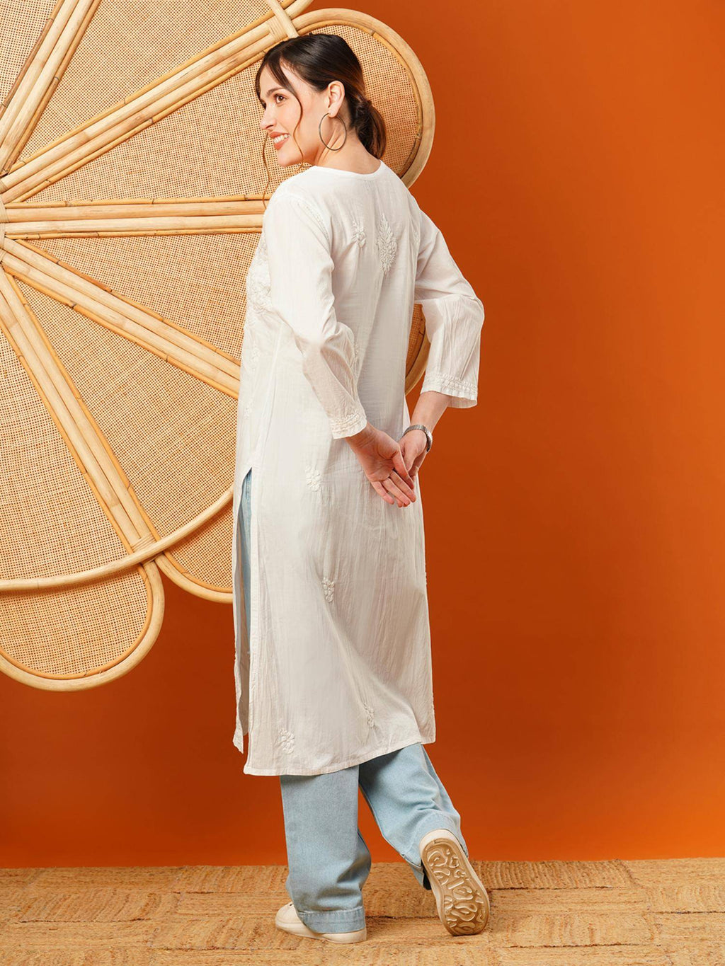 Hand Embroidered White Lucknowi Chikankari Cotton Kurta [A100376] | FY93 - view 3