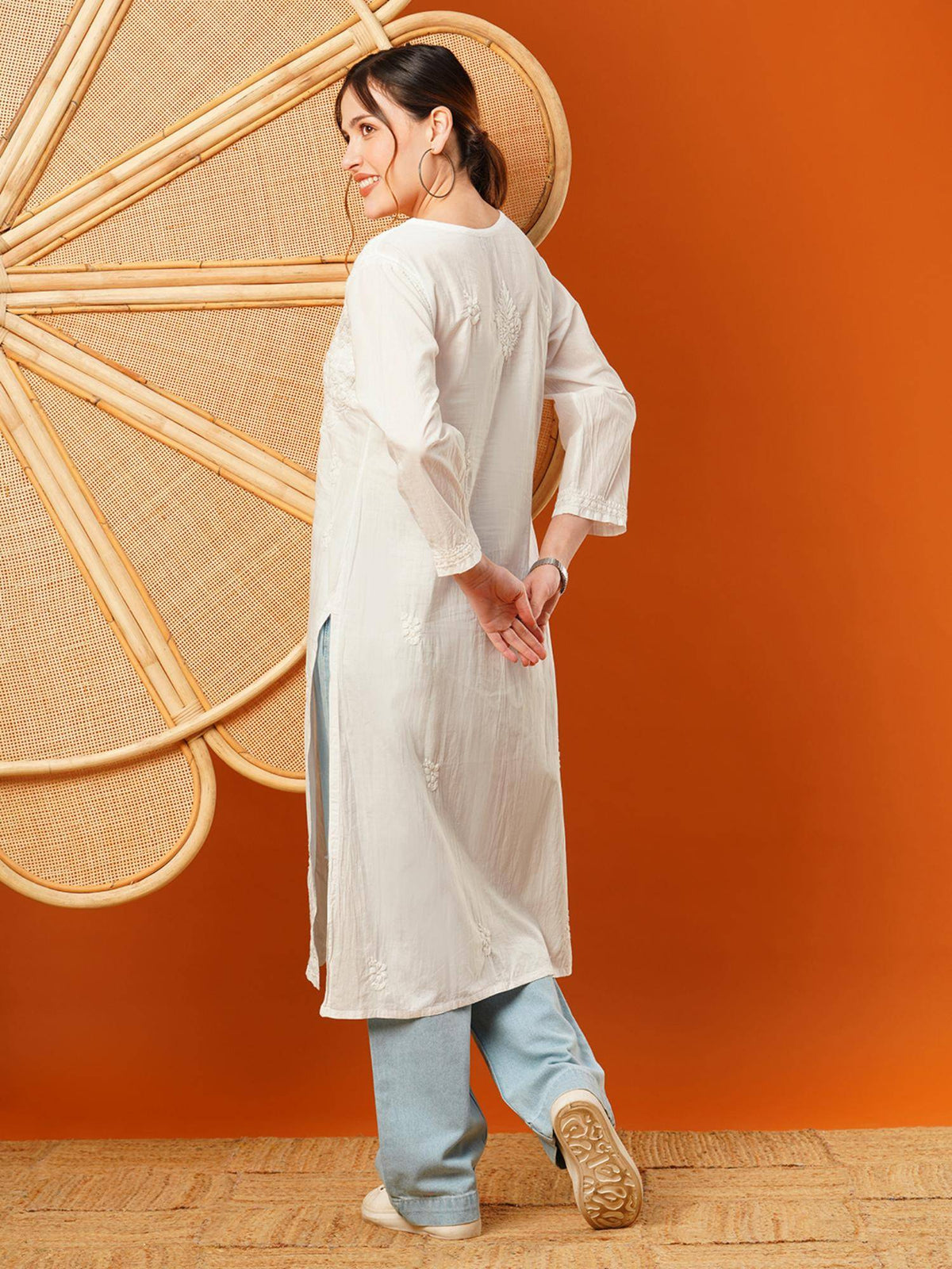 Hand Embroidered White Lucknowi Chikankari Cotton Kurta [A100376] | FY93 - view 3