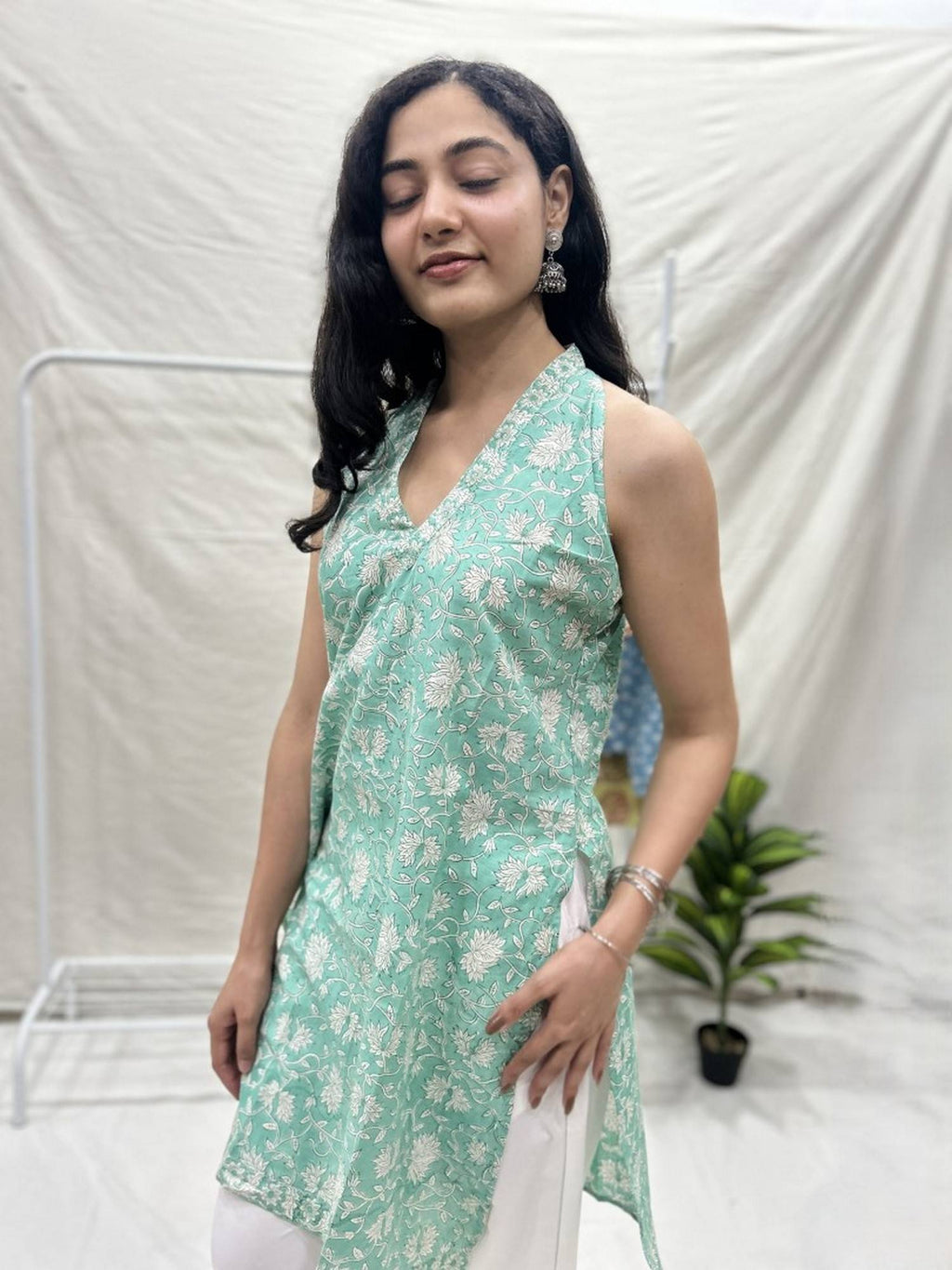Women Indigo V-Neck Sleeveless Kurta | FY93 - view 26