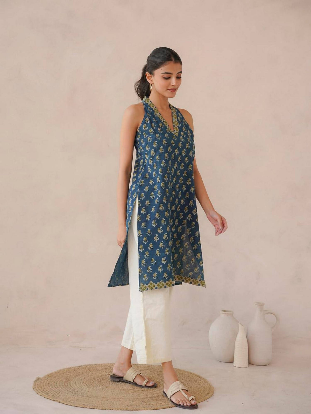 Women Indigo V-Neck Sleeveless Kurta | FY93 - view 2
