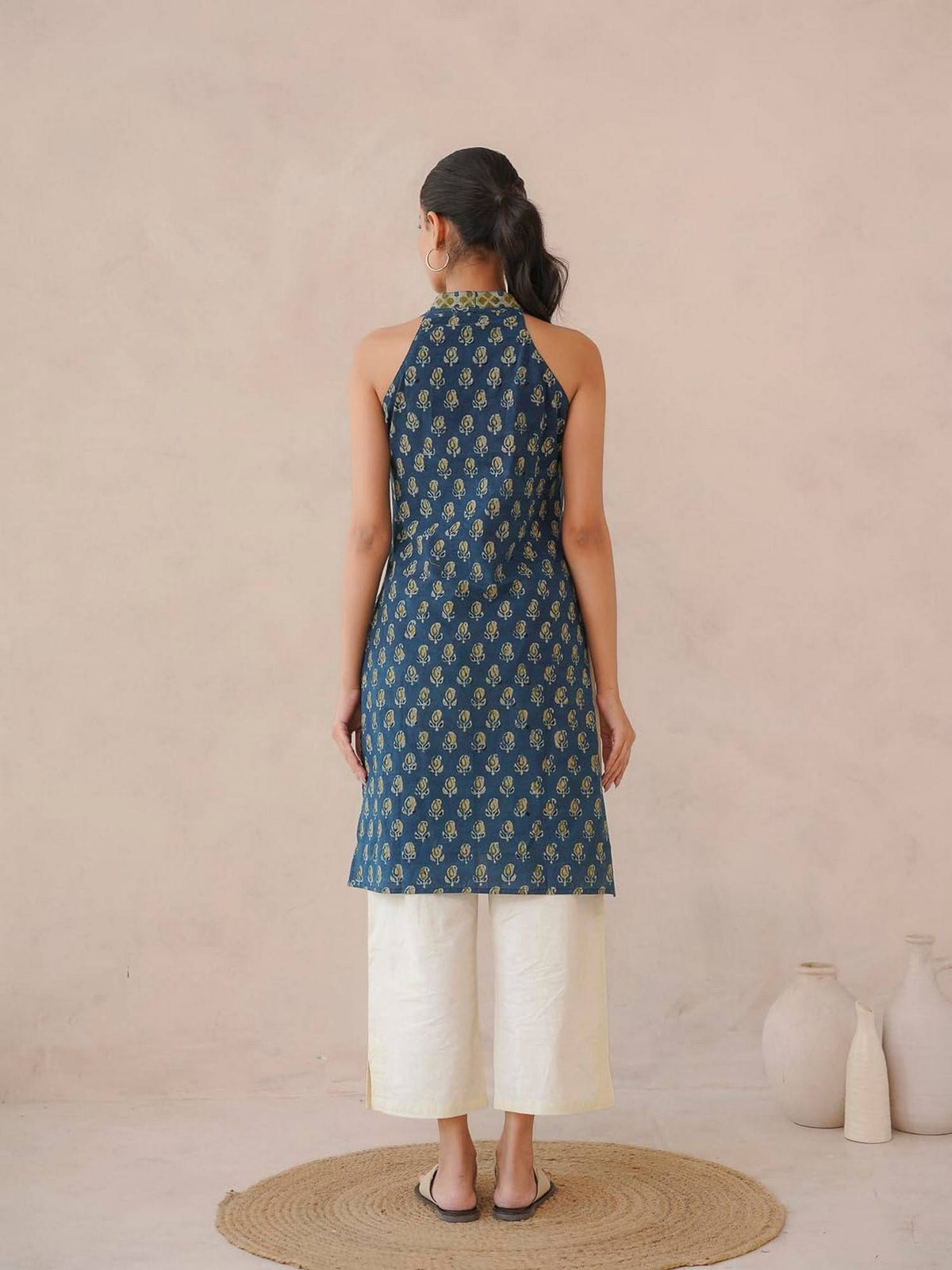 Women Indigo V-Neck Sleeveless Kurta | U3S - view 4