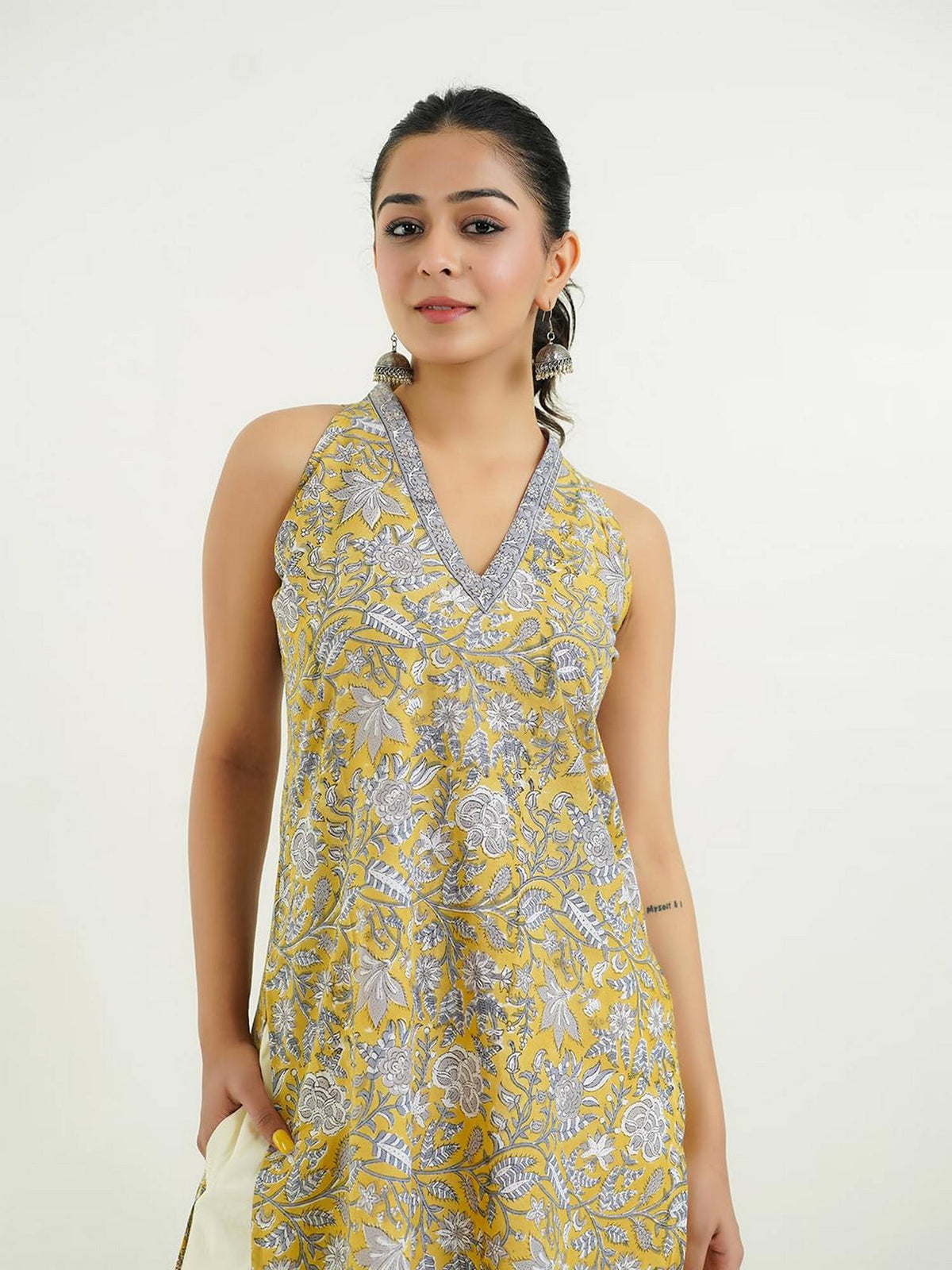 Women Indigo V-Neck Sleeveless Kurta | U3S - view 43