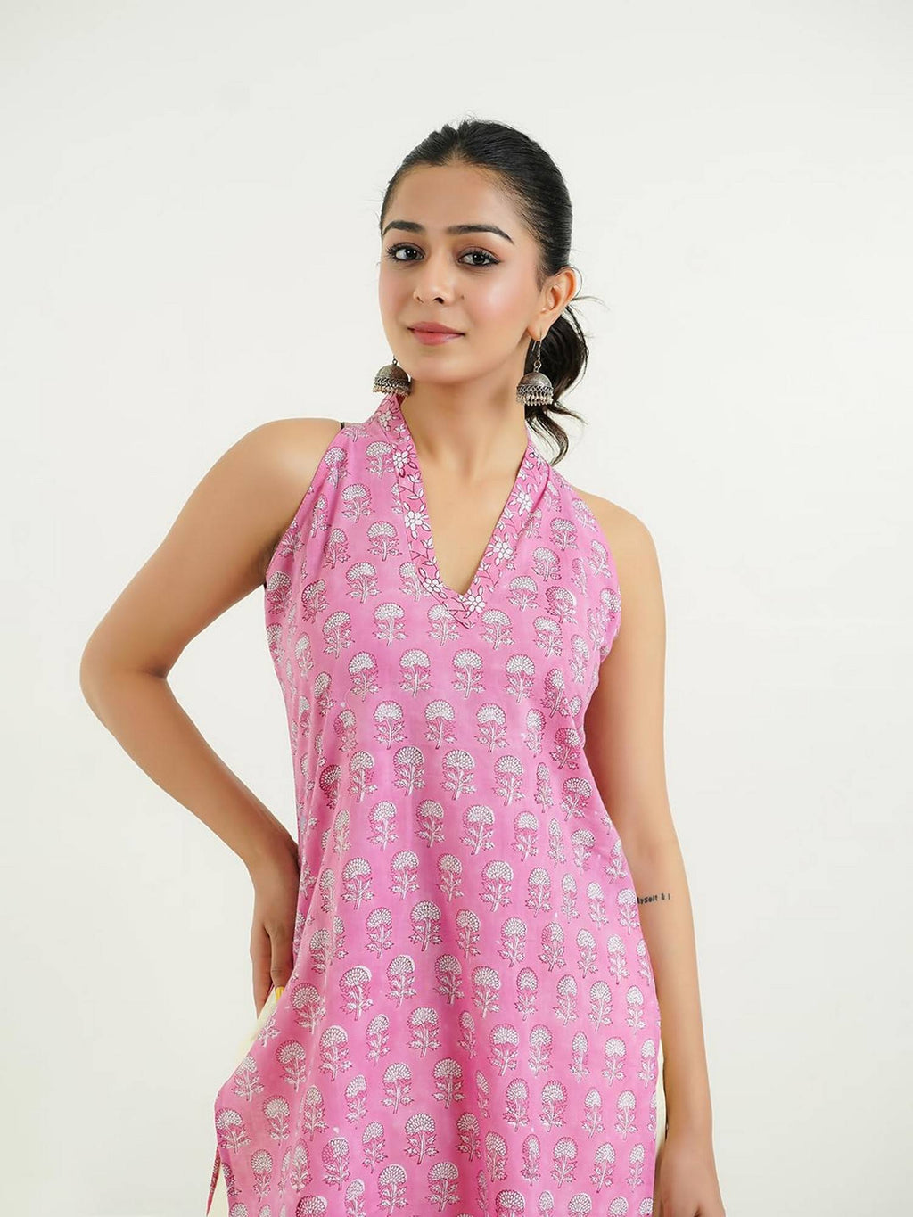 Women Indigo V-Neck Sleeveless Kurta | U3S - view 21