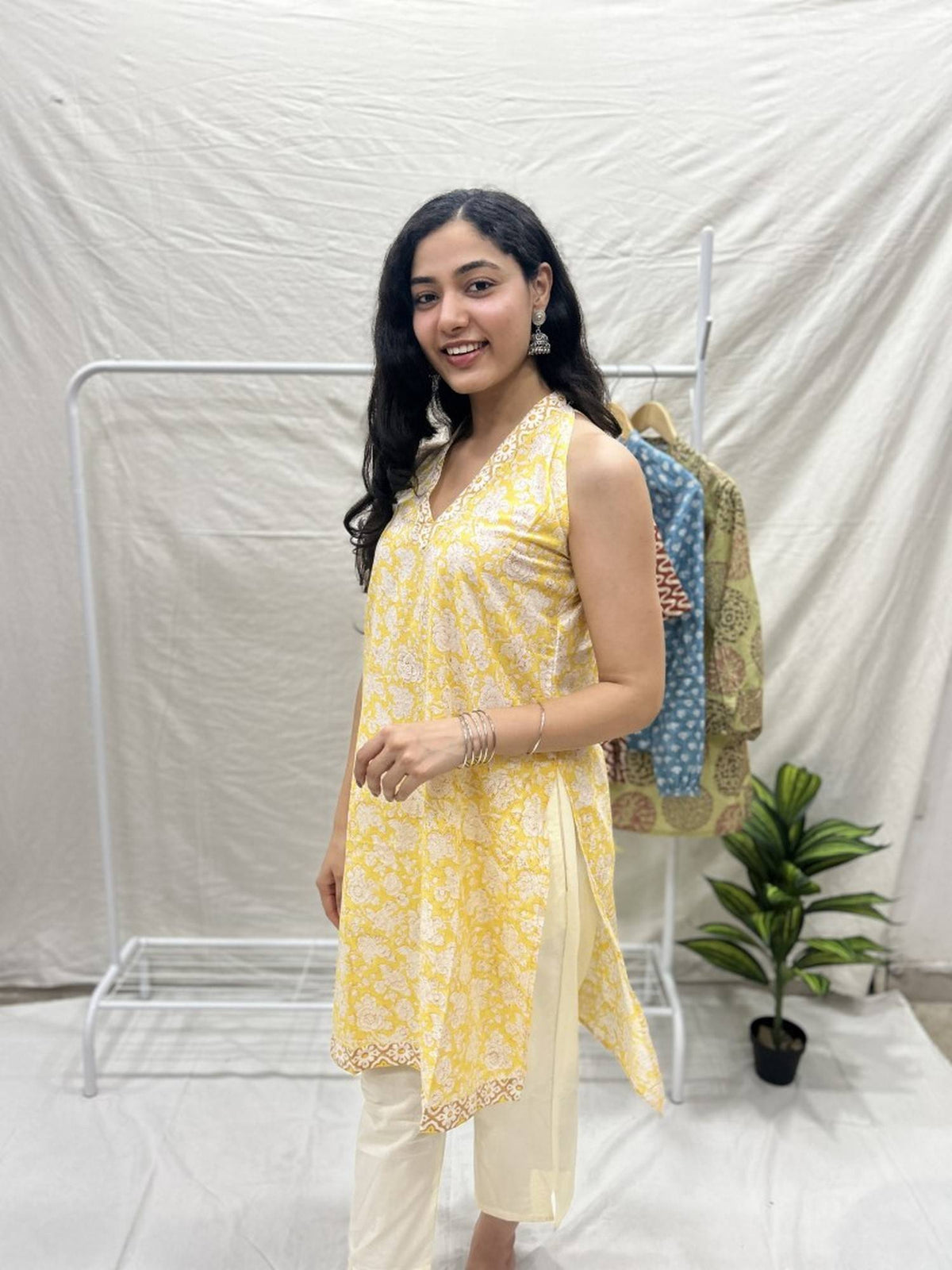 Women Indigo V-Neck Sleeveless Kurta | FY93 - view 35