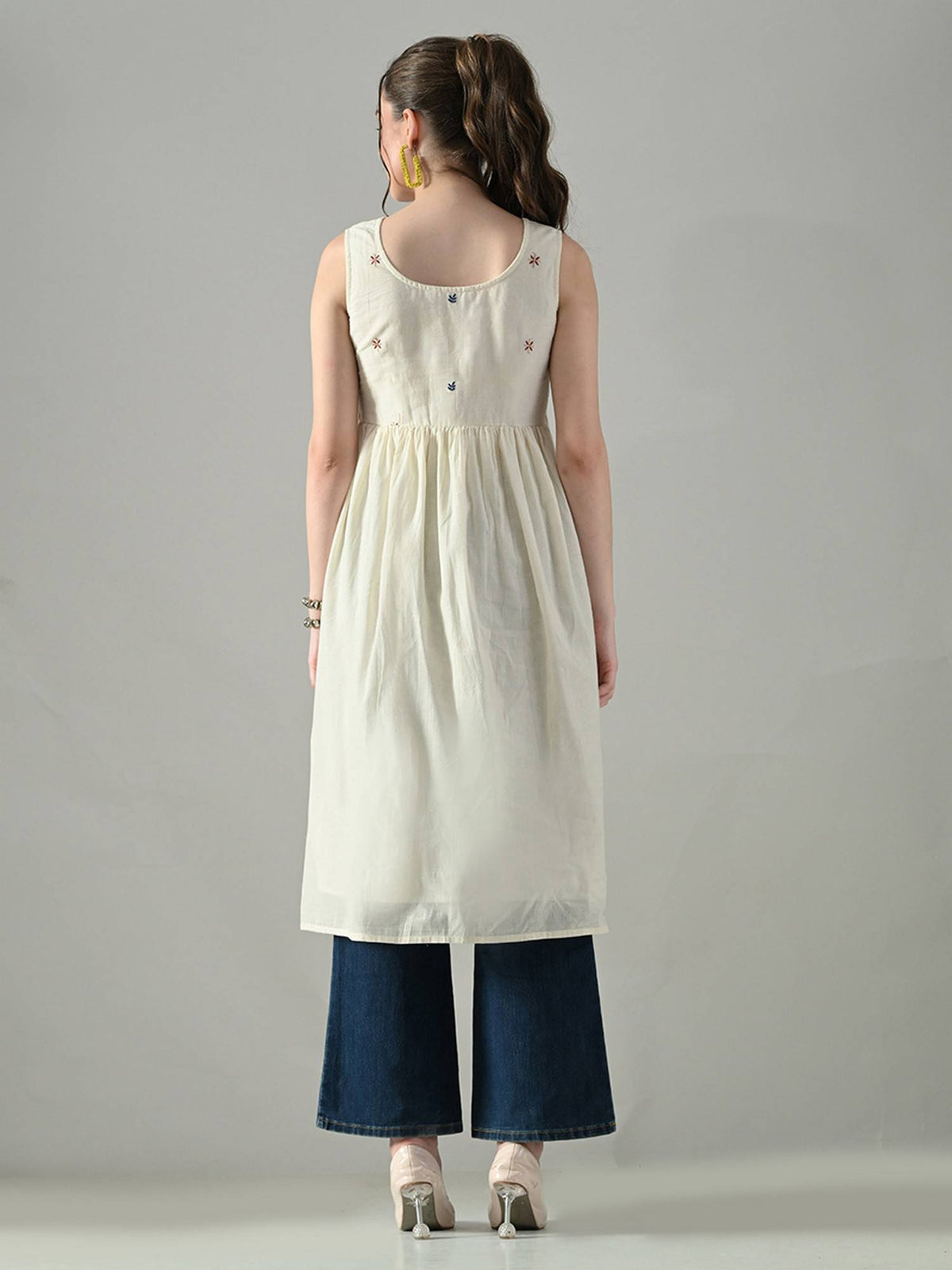 Women Off White Cotton V-Neck Embroidered Kurta | U3S - view 3