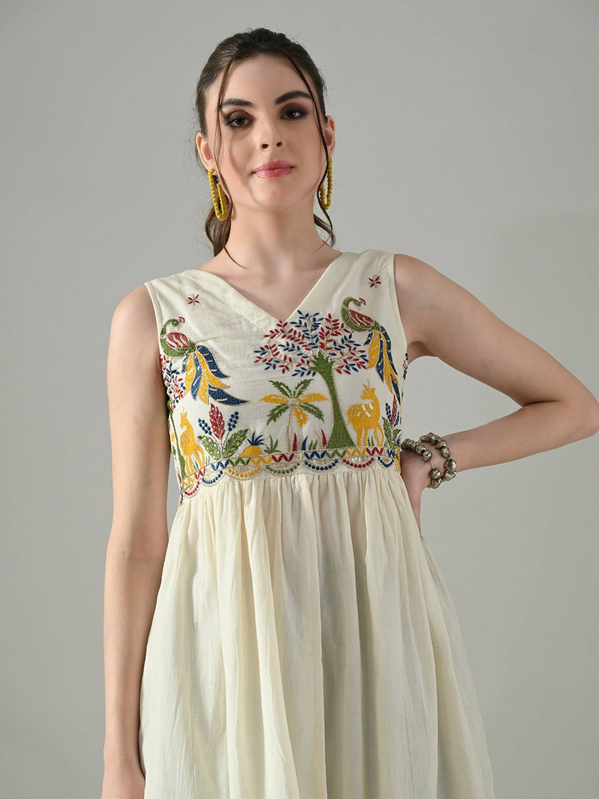 Women Off White Cotton V-Neck Embroidered Kurta | U3S - view 4