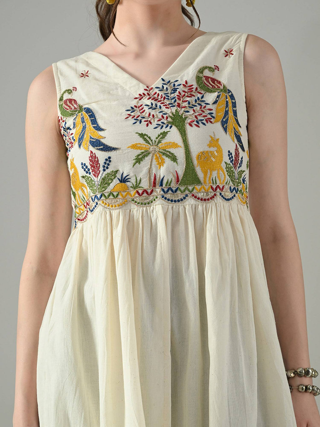 Women Off White Cotton V-Neck Embroidered Kurta | U3S - view 5
